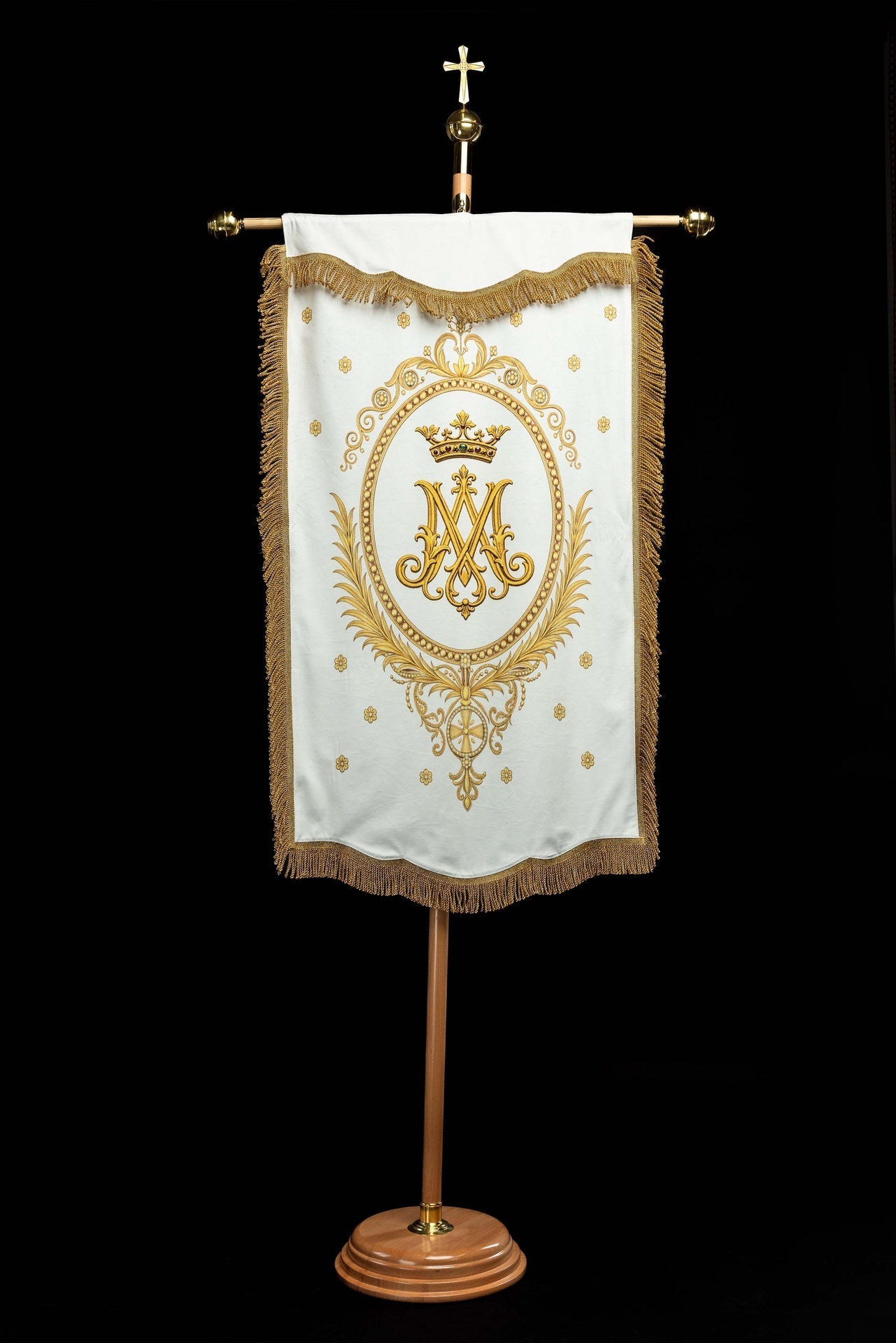 Chorągiew drukowana dwustronna z wizerunkiem Matki Bożej Wniebowziętej i monogramem - SZATYLITURGICZNE.PL