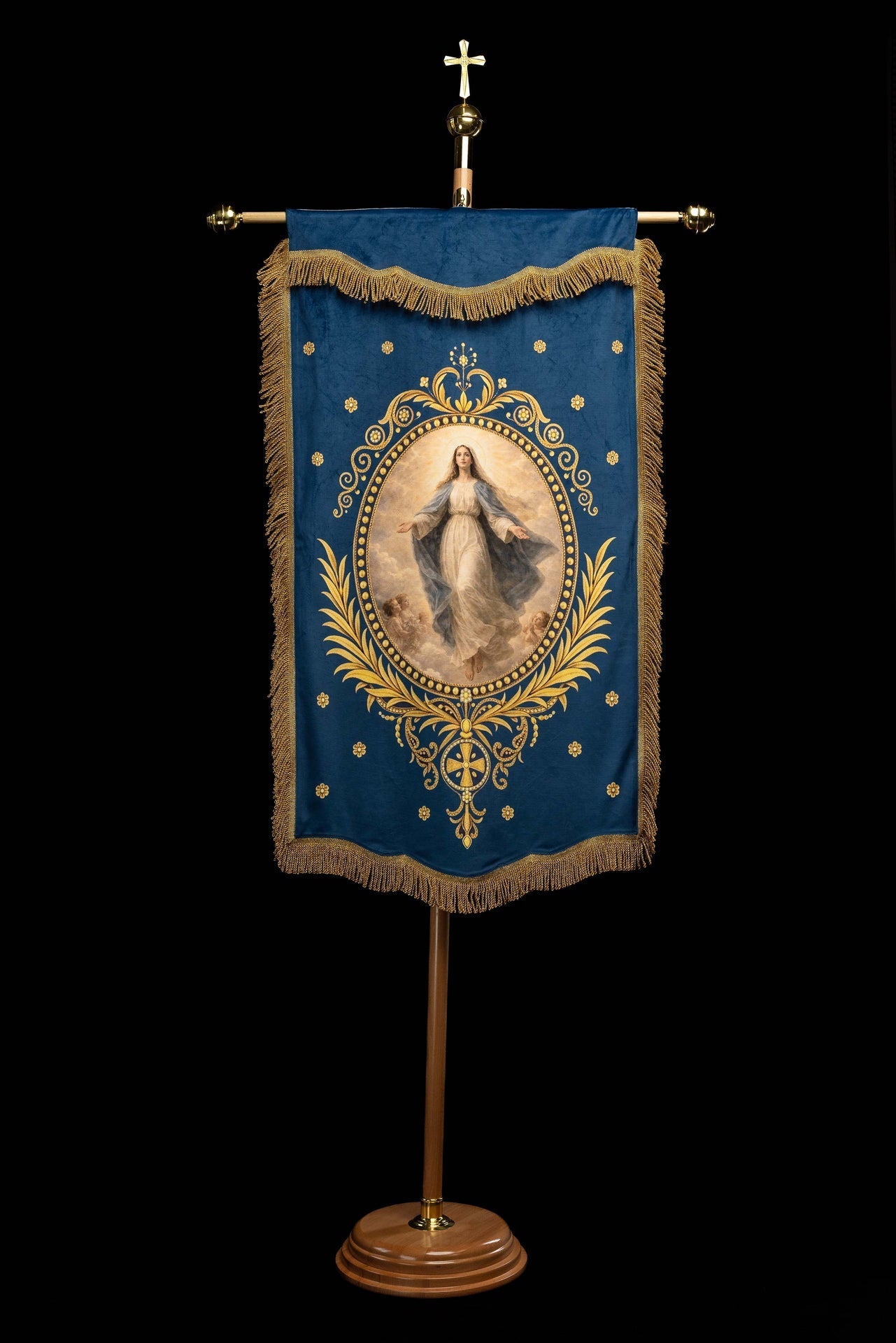 Chorągiew drukowana dwustronna z wizerunkiem Matki Bożej Wniebowziętej i monogramem - SZATYLITURGICZNE.PL