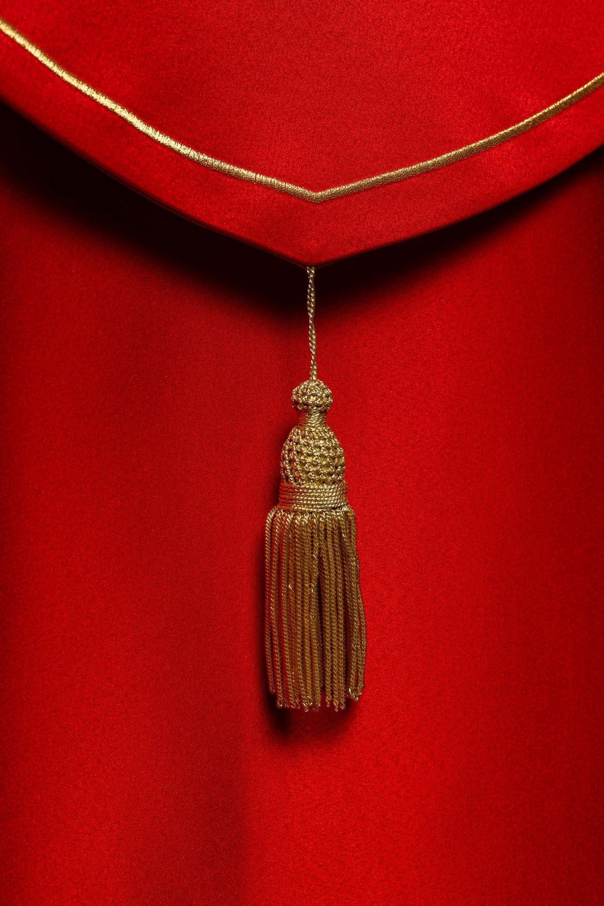 Czerwona kapa liturgiczna z haftem w złote krzyże - SZATYLITURGICZNE.PL