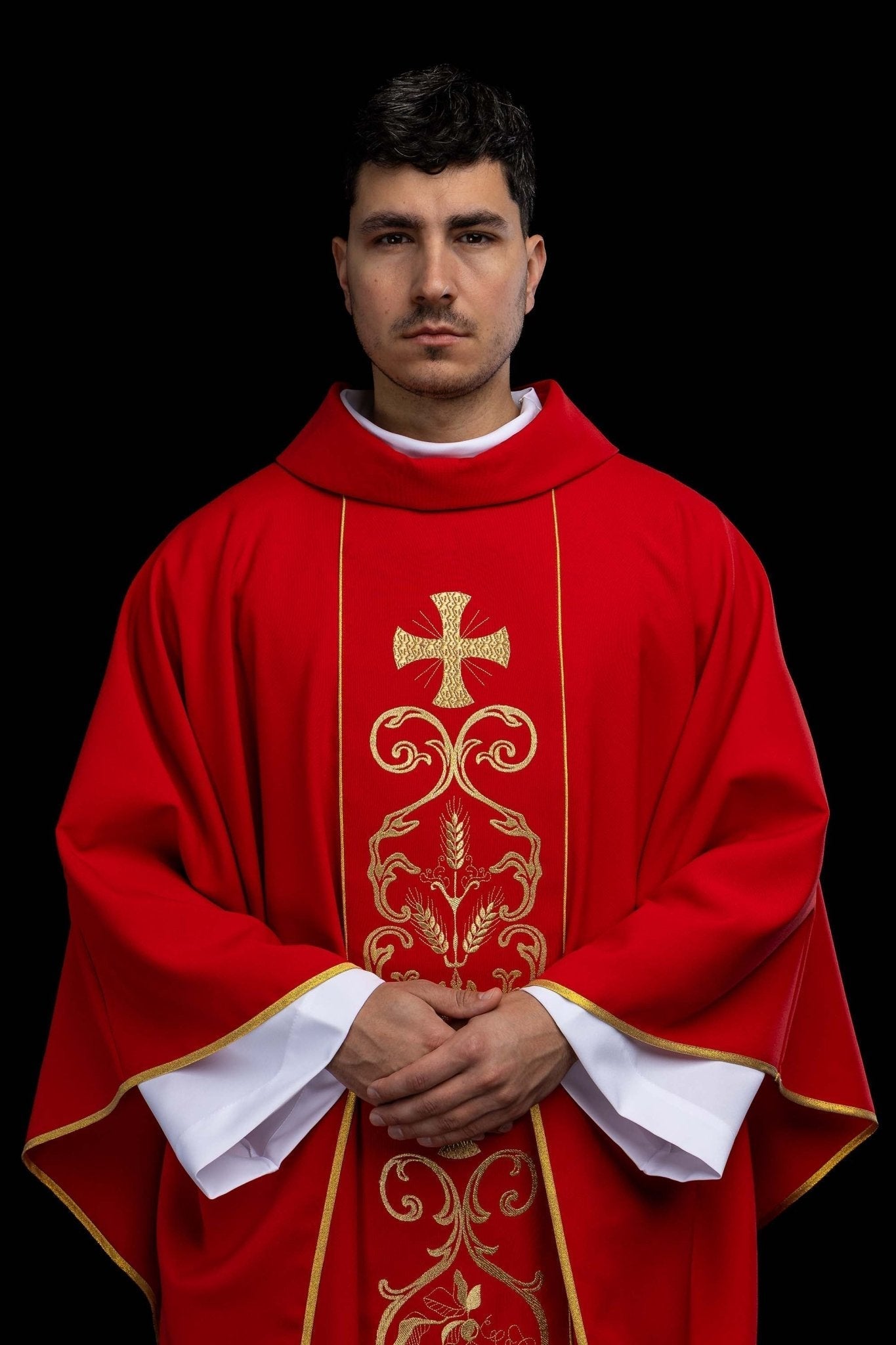 Czerwony ornat liturgiczny zdobiony haftowanym pasem - SZATYLITURGICZNE.PL