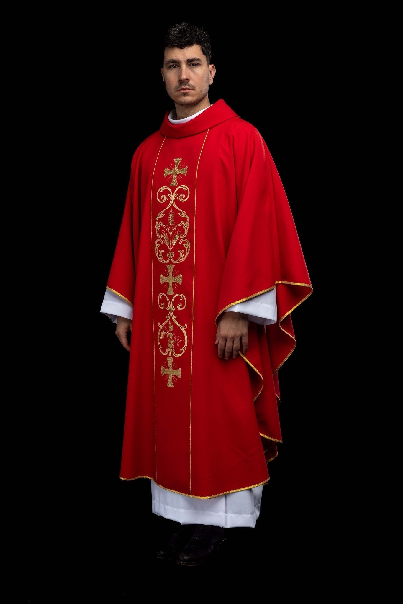 Czerwony ornat liturgiczny zdobiony haftowanym pasem - SZATYLITURGICZNE.PL