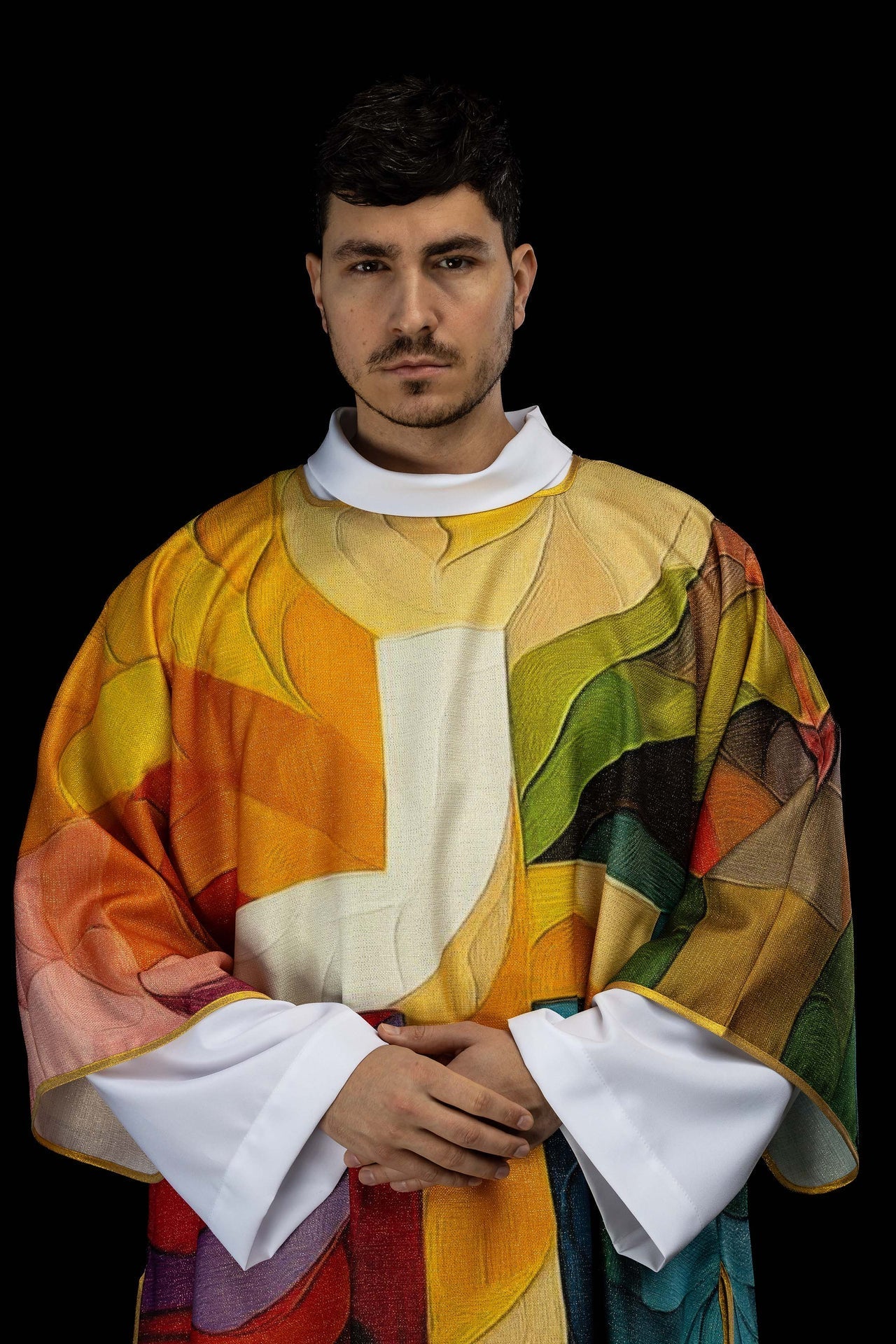 Dalmatyka drukowana kolorowa z motywem krzyża - SZATYLITURGICZNE.PL