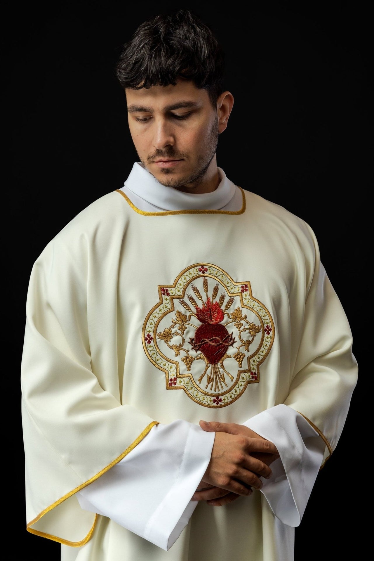 Dalmatyka Ecru Serce Jezusa i Kielich - Haftowana Szata Liturgiczna - SZATYLITURGICZNE.PL