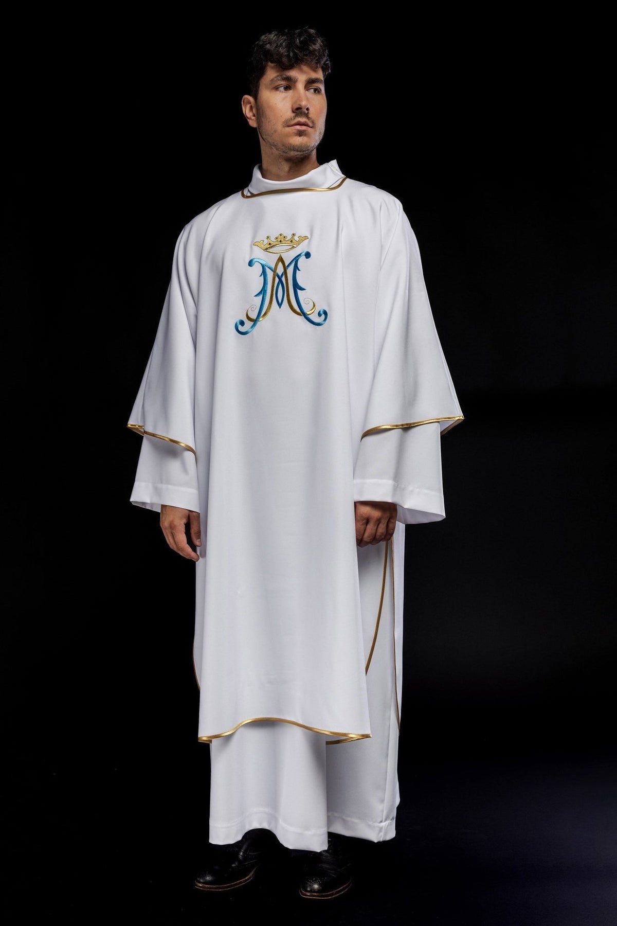 Dalmatyka Liturgiczna Biała z Haftem Maryjnym - Elegancka Szata - SZATYLITURGICZNE.PL