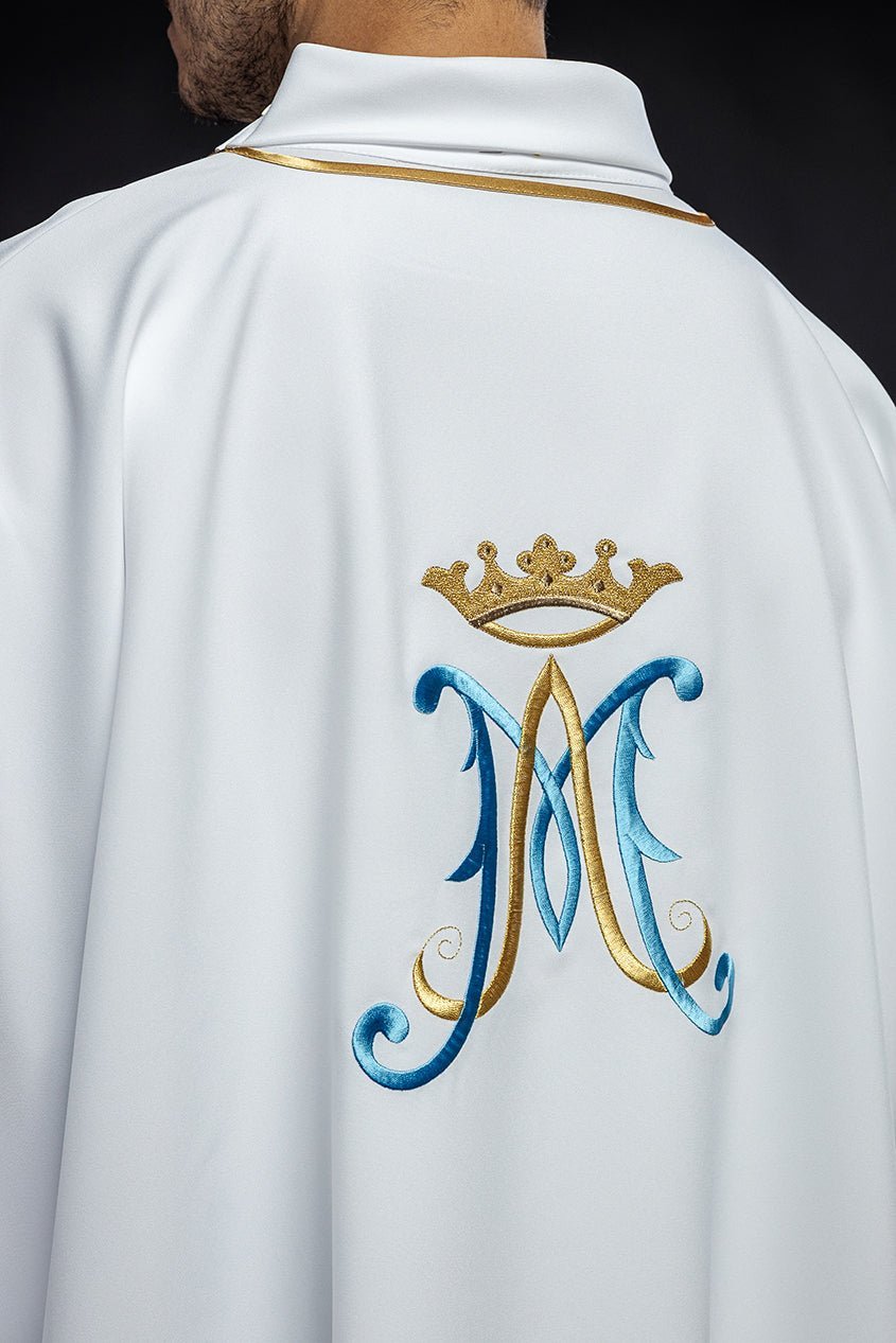 Dalmatyka Liturgiczna Biała z Haftem Maryjnym - Elegancka Szata - SZATYLITURGICZNE.PL