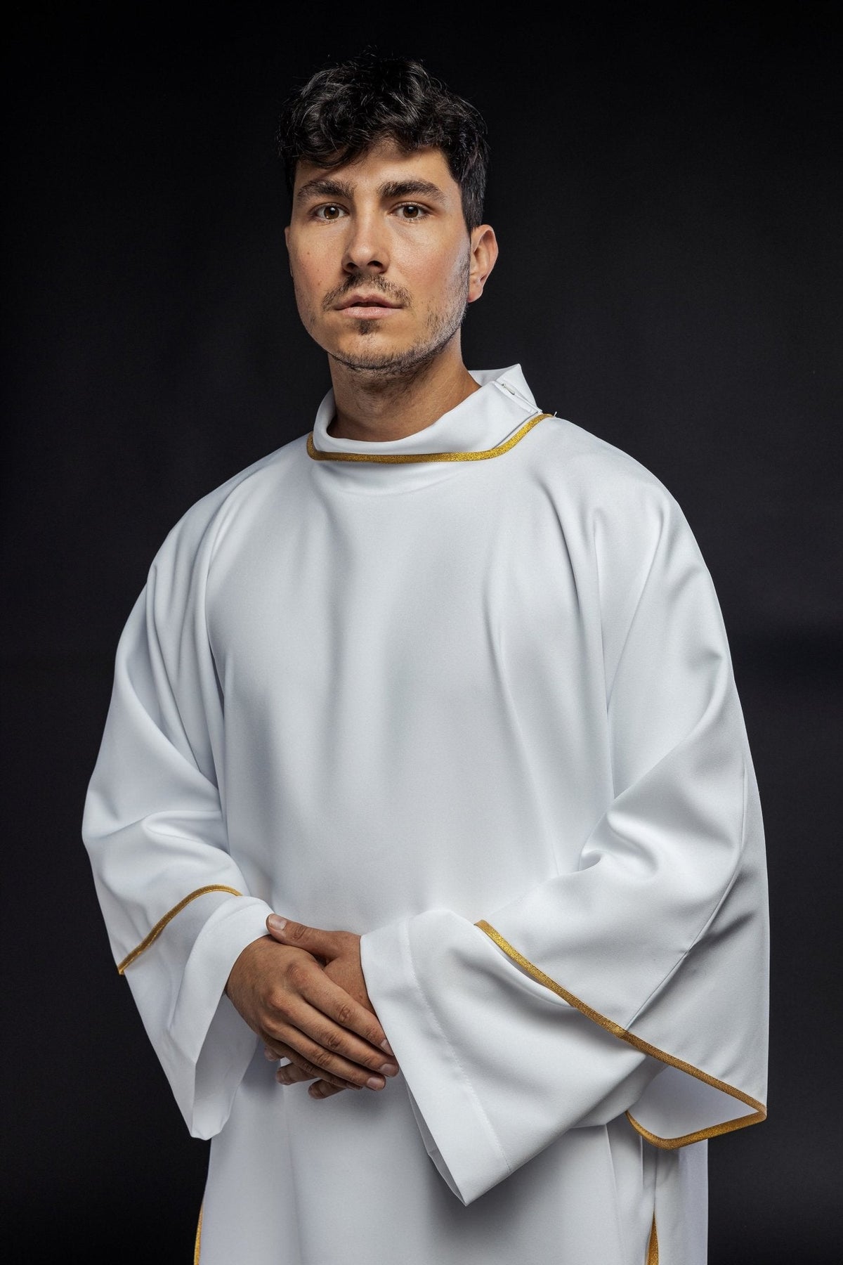 Dalmatyka Liturgiczna Biała ze Złotą Lamówką - Elegancka i Gładka - SZATYLITURGICZNE.PL