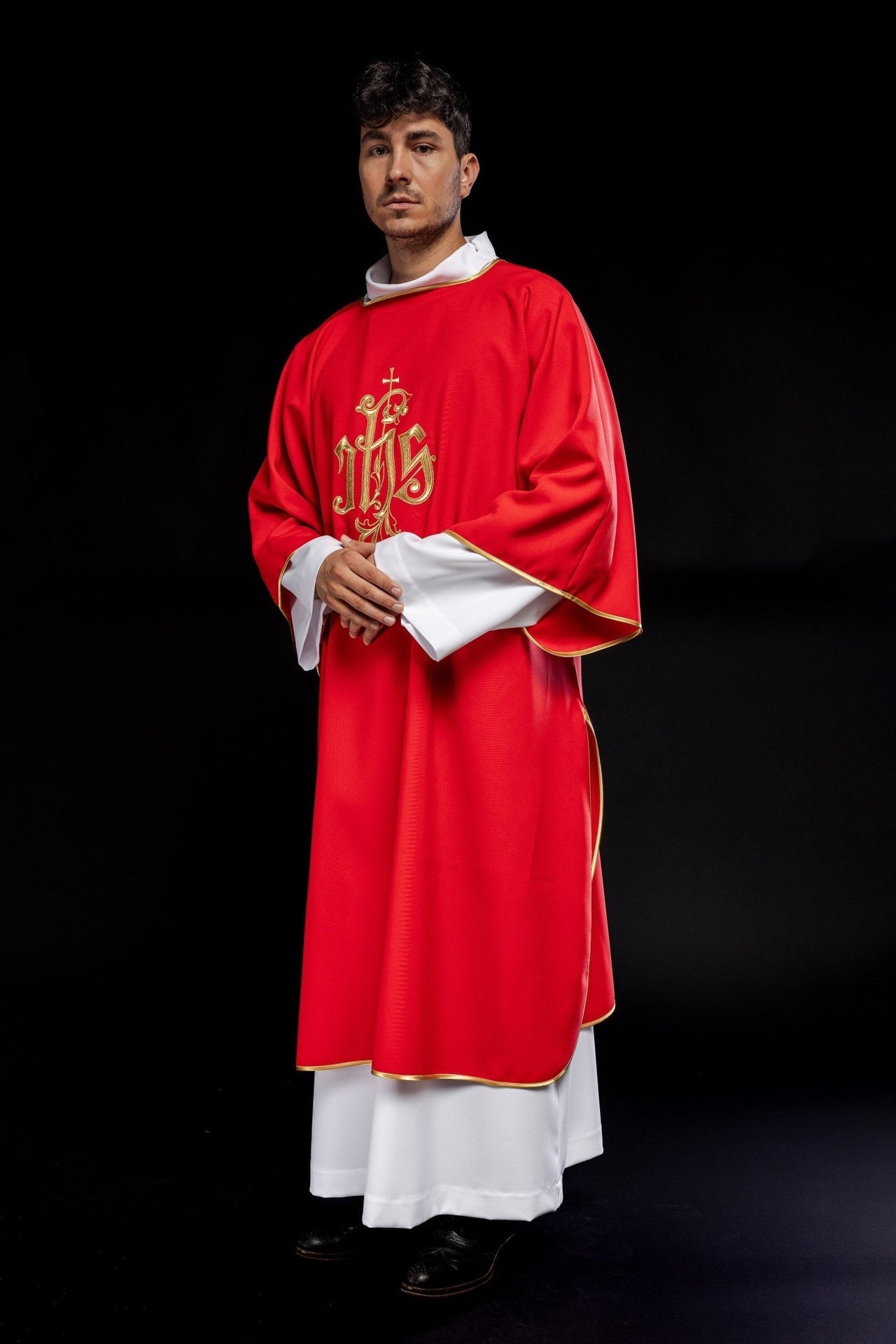 Dalmatyka Liturgiczna Czerwona z Haftem IHS - Komplet ze Stułą - SZATYLITURGICZNE.PL