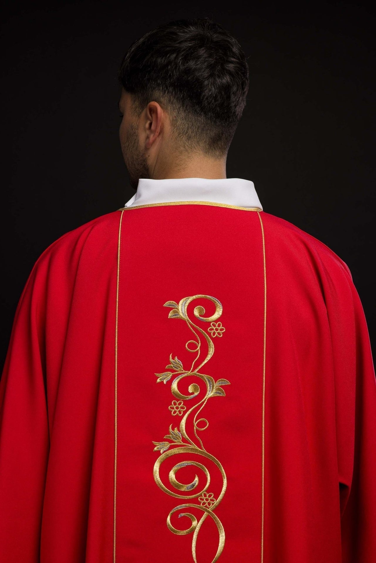 Dalmatyka Liturgiczna Czerwona z Haftem IHS - Komplet ze Stułą - SZATYLITURGICZNE.PL