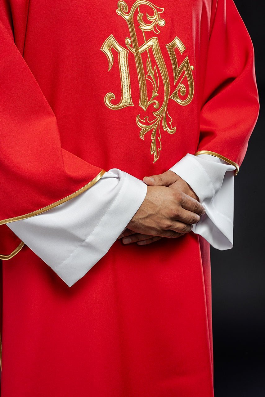 Dalmatyka Liturgiczna Czerwona z Haftem IHS - Komplet ze Stułą - SZATYLITURGICZNE.PL