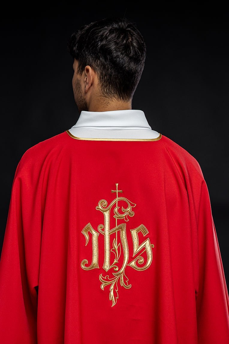 Dalmatyka Liturgiczna Czerwona z Haftem IHS - Komplet ze Stułą - SZATYLITURGICZNE.PL