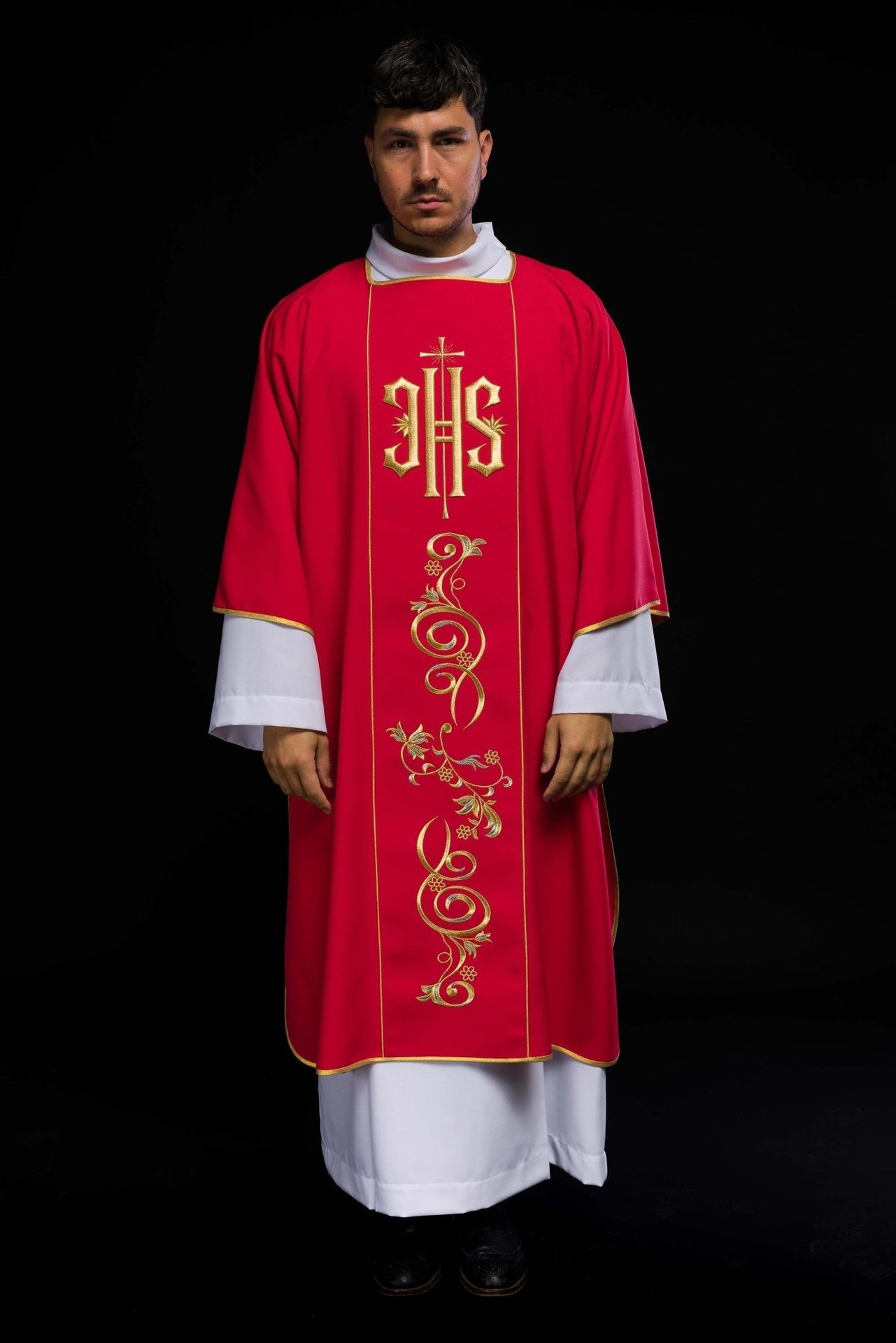 Dalmatyka Liturgiczna Czerwona z Haftem IHS - Komplet ze Stułą - SZATYLITURGICZNE.PL