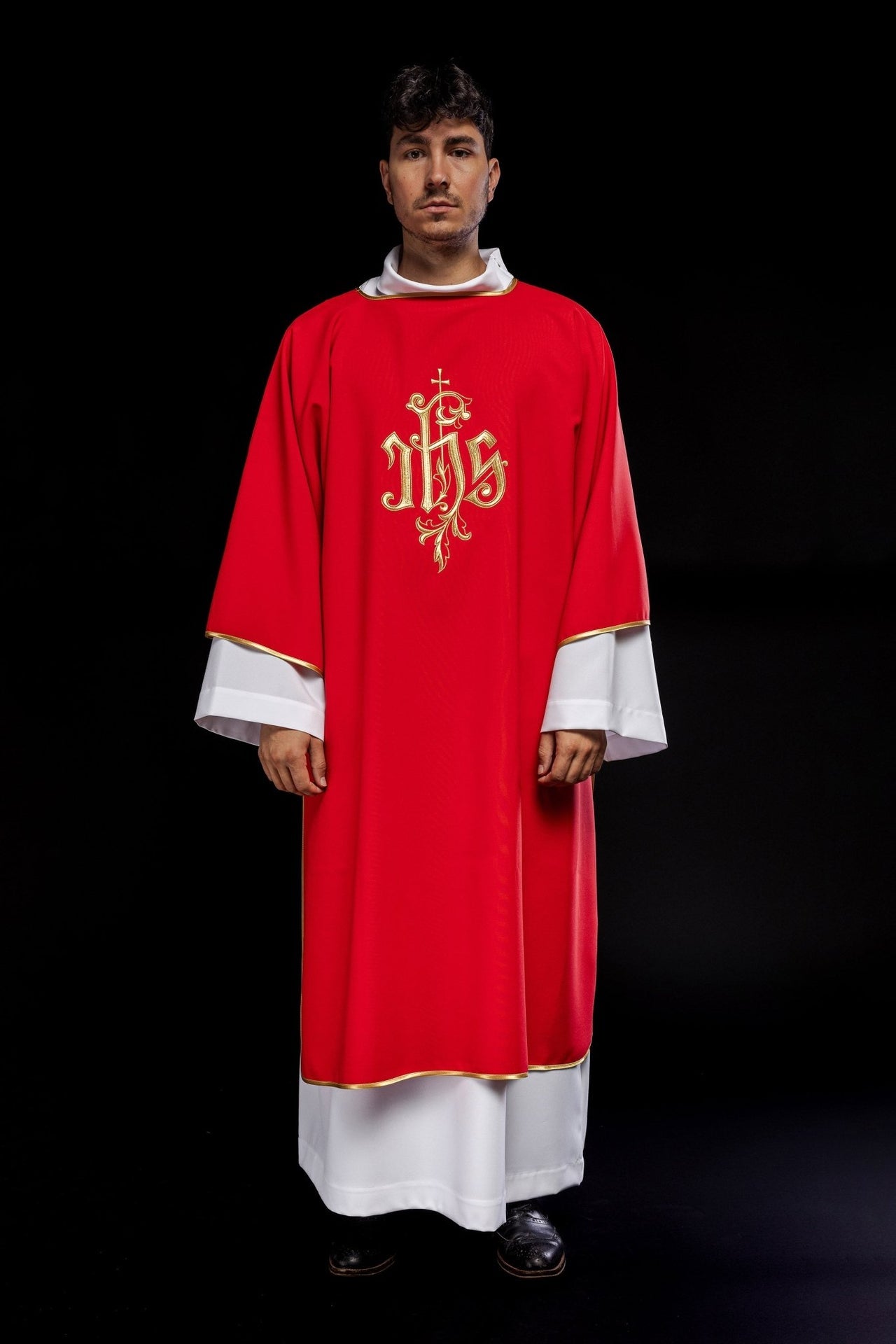 Dalmatyka Liturgiczna Czerwona z Haftem IHS - Komplet ze Stułą - SZATYLITURGICZNE.PL