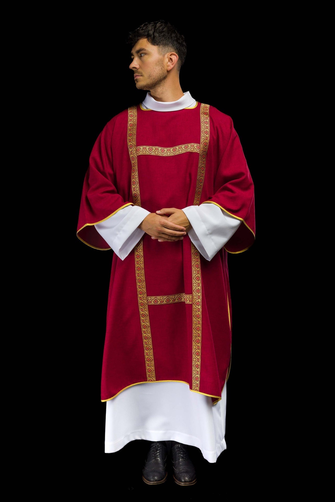 Dalmatyka Liturgiczna Czerwona ze Złotą Taśmą Żakardową - SZATYLITURGICZNE.PL