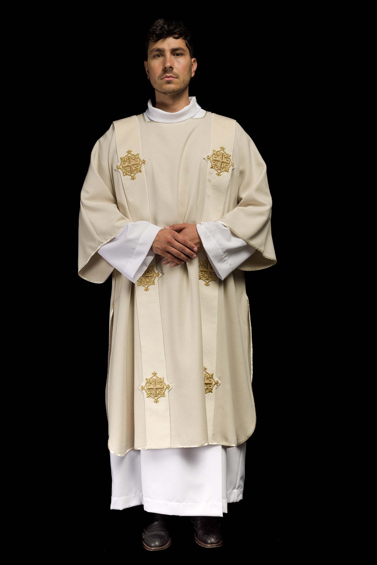 Dalmatyka Liturgiczna Ecru Aksamitna z Krzyżem - Szaty Liturgiczne - SZATYLITURGICZNE.PL