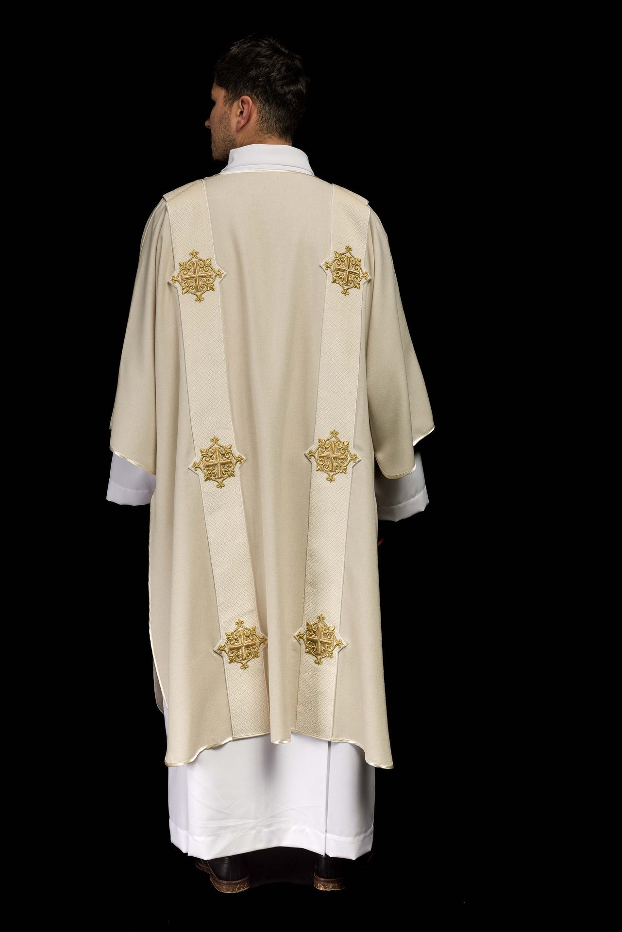 Dalmatyka Liturgiczna Ecru Aksamitna z Krzyżem - Szaty Liturgiczne - SZATYLITURGICZNE.PL