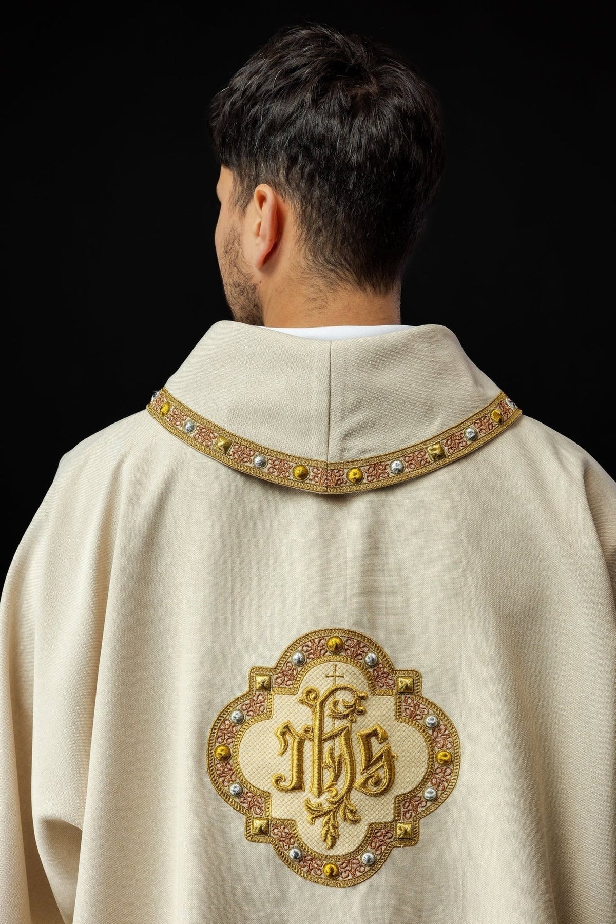 Dalmatyka Liturgiczna Ecru IHS Haft - Polska Produkcja - SZATYLITURGICZNE.PL