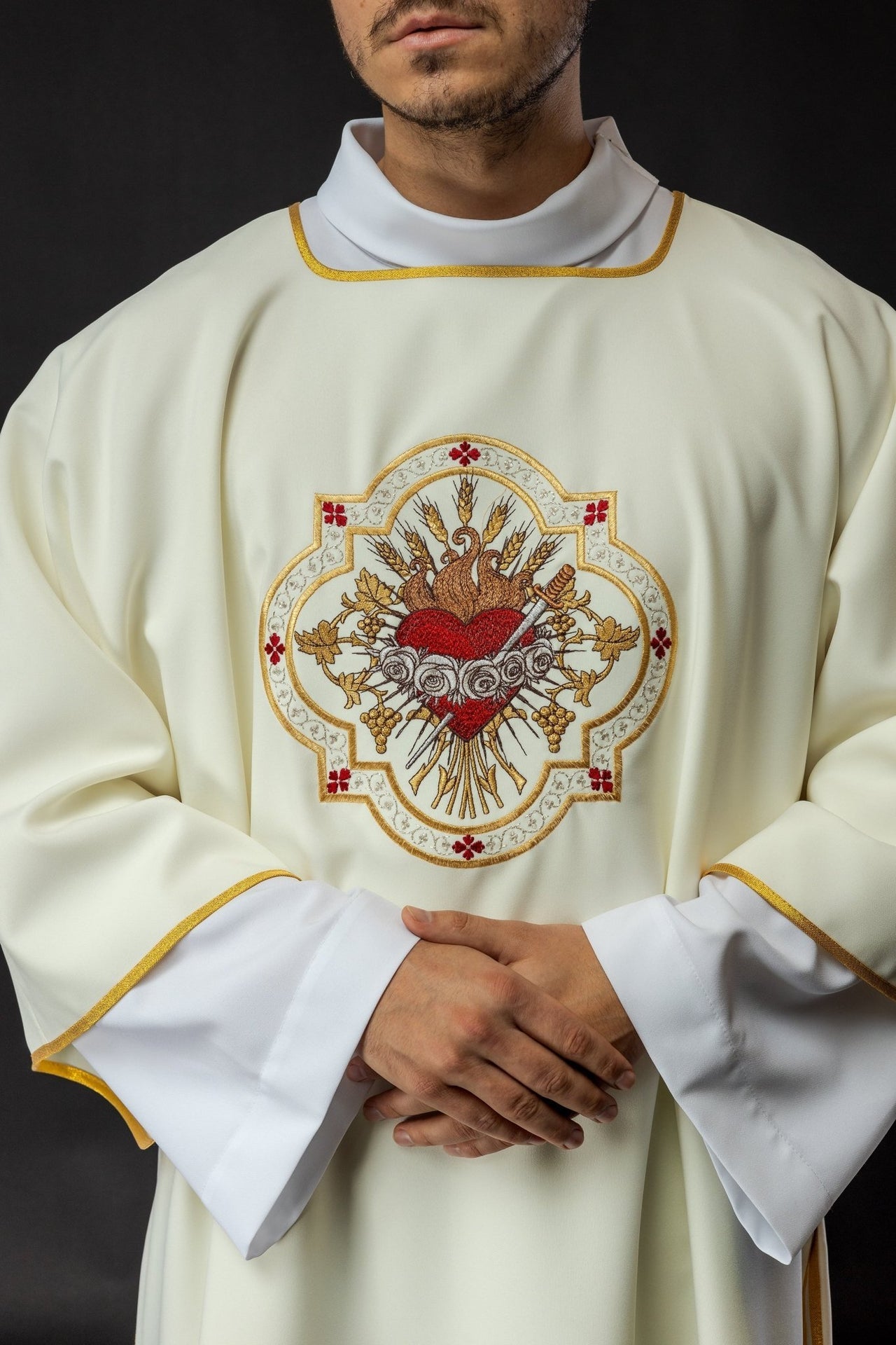 Dalmatyka Liturgiczna Ecru Serce Maryi - Złoty Haft - SZATYLITURGICZNE.PL