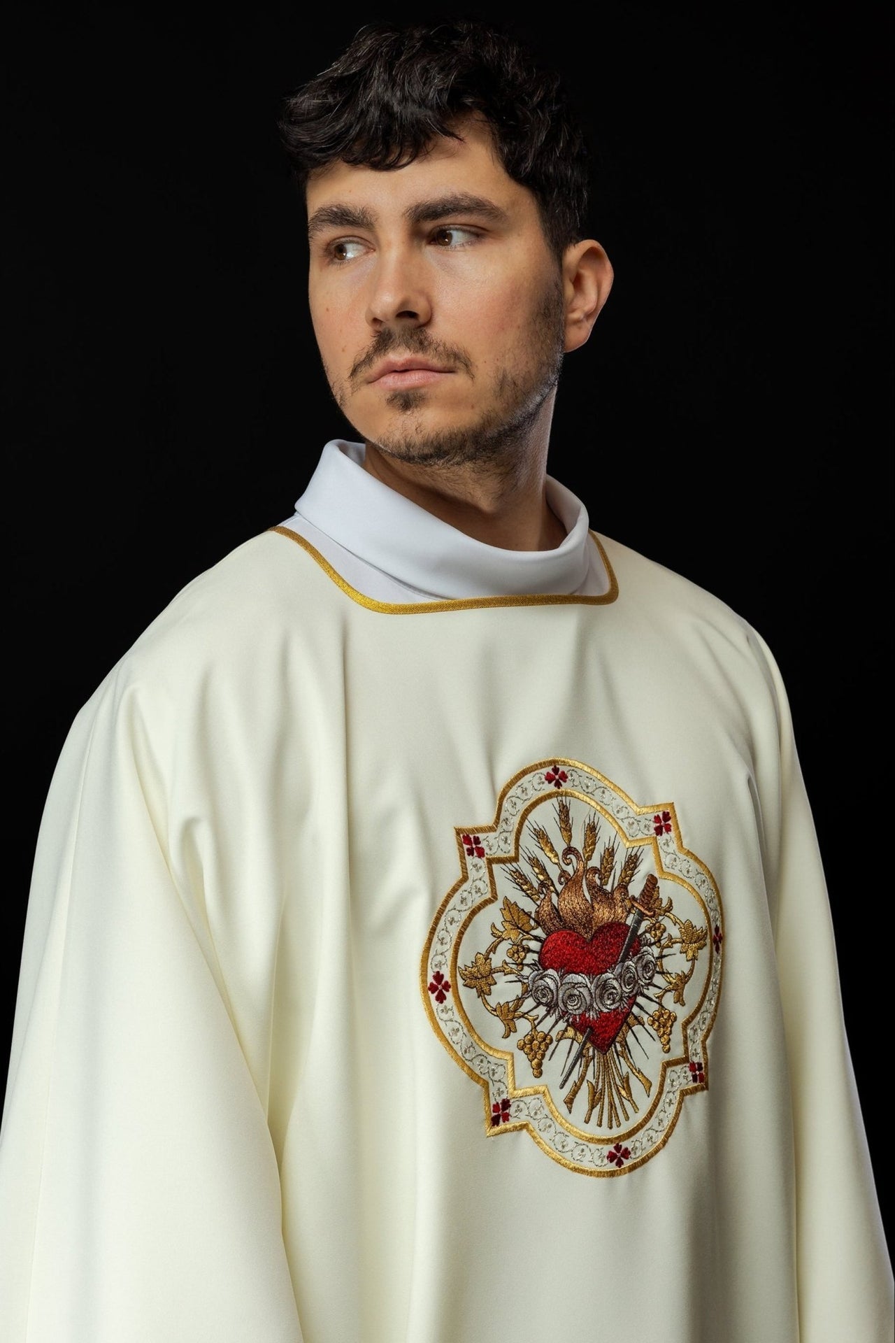 Dalmatyka Liturgiczna Ecru Serce Maryi - Złoty Haft - SZATYLITURGICZNE.PL
