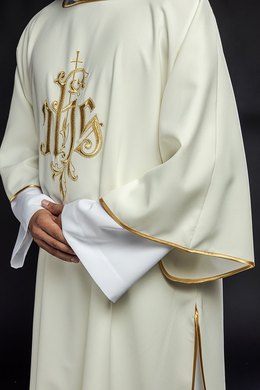 Dalmatyka Liturgiczna Ecru z Haftem IHS - Komplet ze Stułą - SZATYLITURGICZNE.PL