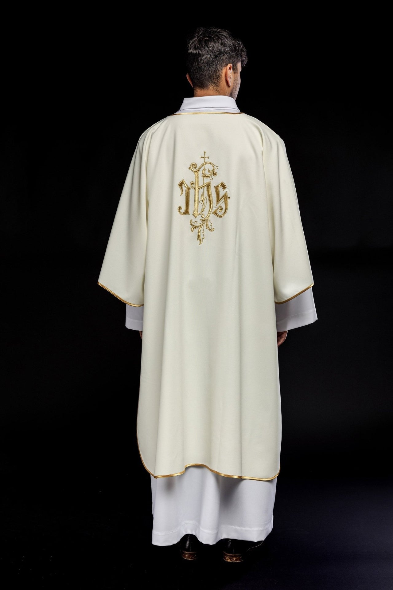 Dalmatyka Liturgiczna Ecru z Haftem IHS - Komplet ze Stułą - SZATYLITURGICZNE.PL