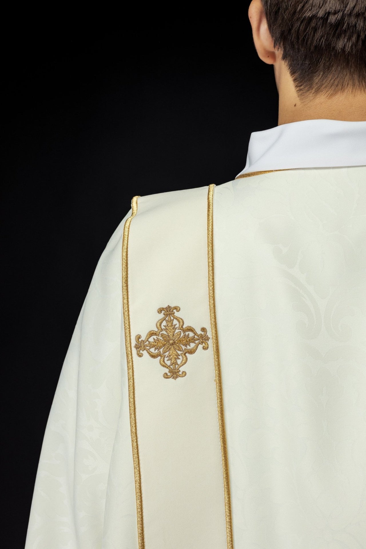 Dalmatyka Liturgiczna Ecru ze Złotym Krzyżem - Haftowana - SZATYLITURGICZNE.PL