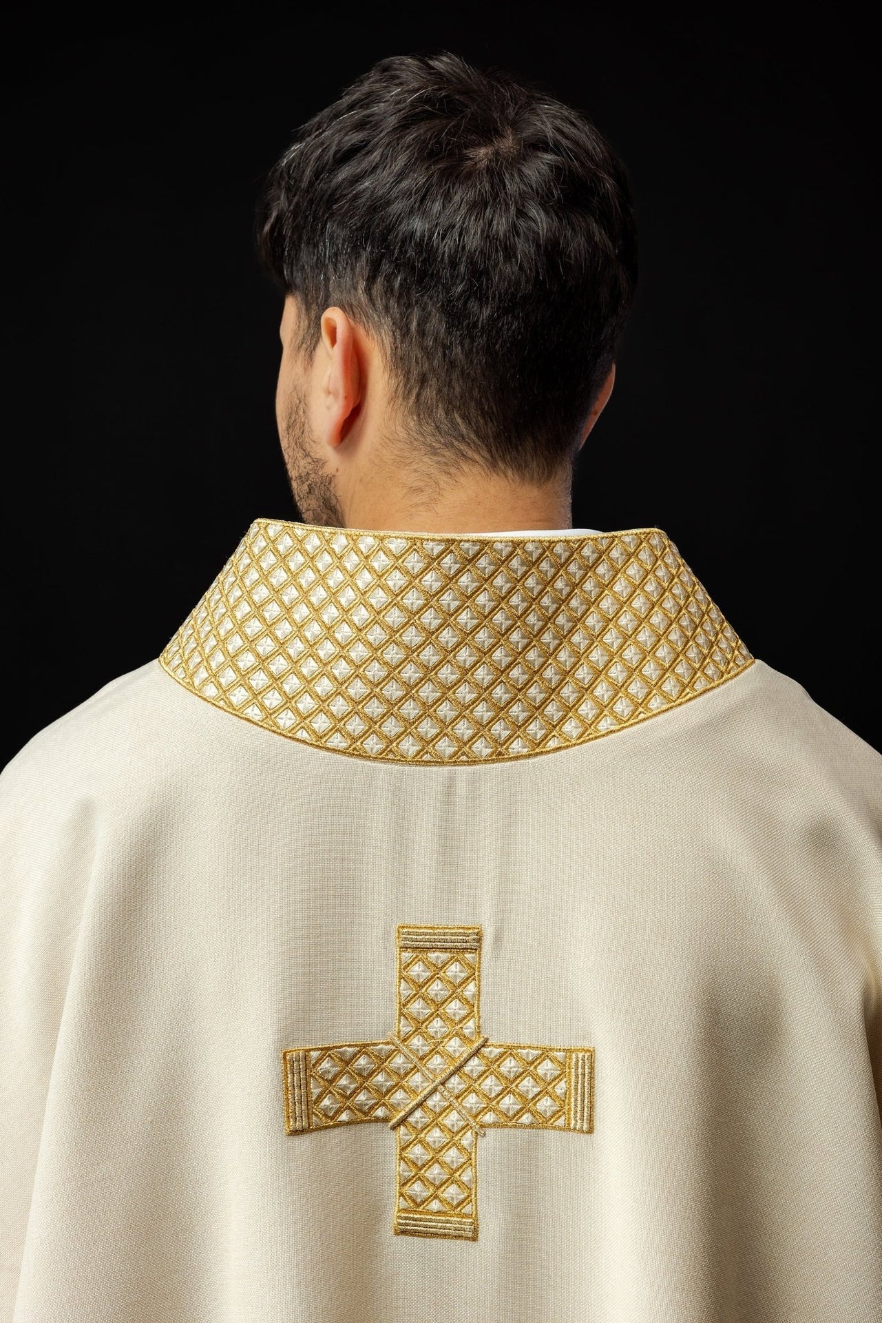 Dalmatyka Liturgiczna Ecru ze Złotymi Krzyżami - Polska Produkcja - SZATYLITURGICZNE.PL