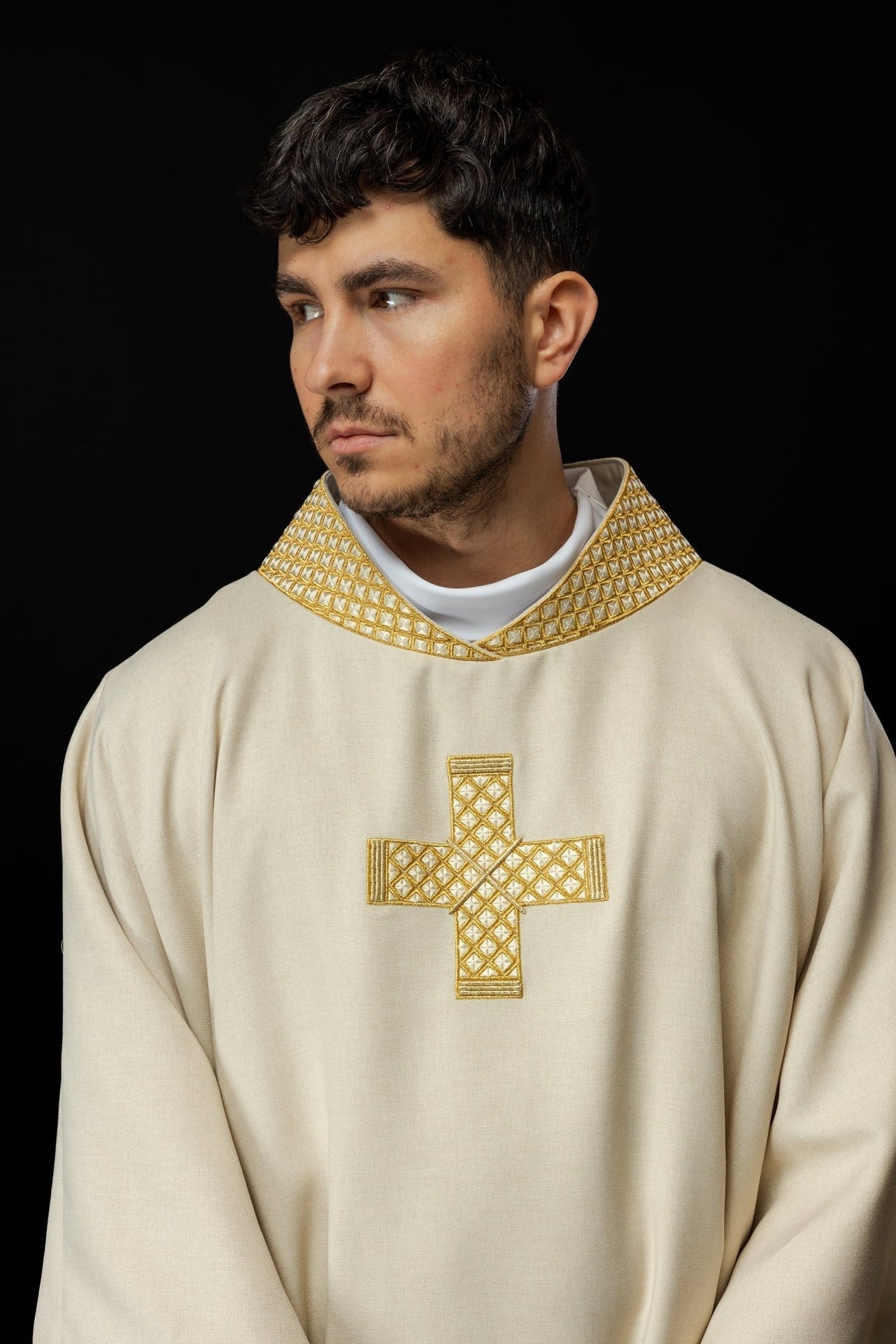 Dalmatyka Liturgiczna Ecru ze Złotymi Krzyżami - Polska Produkcja - SZATYLITURGICZNE.PL