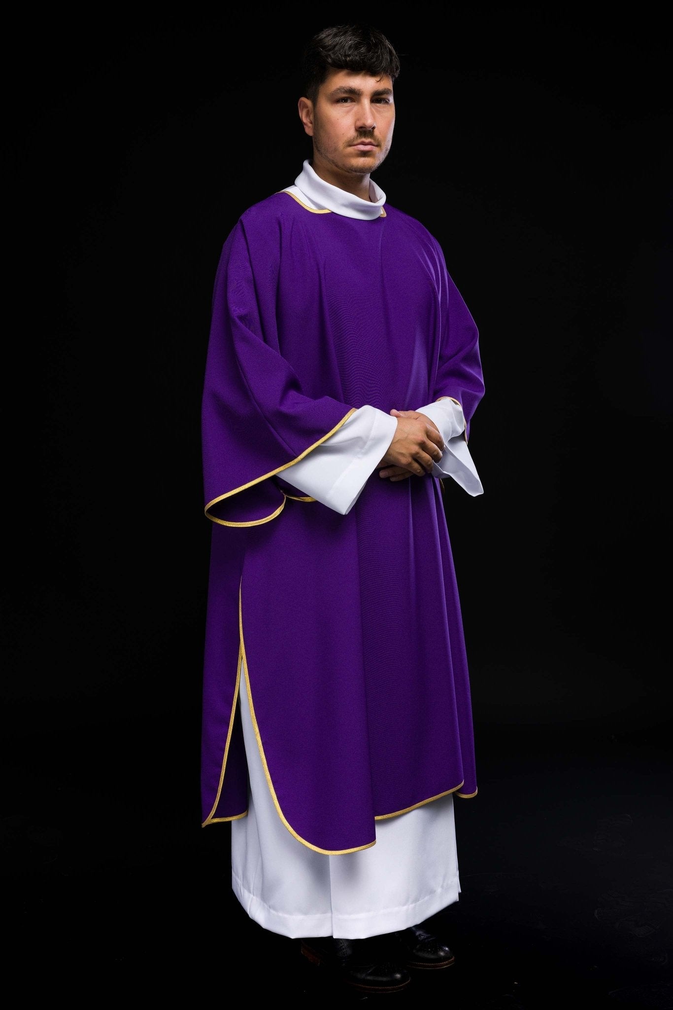Dalmatyka Liturgiczna Fioletowa ze Złotą Lamówką - Komplet ze Stułą - SZATYLITURGICZNE.PL