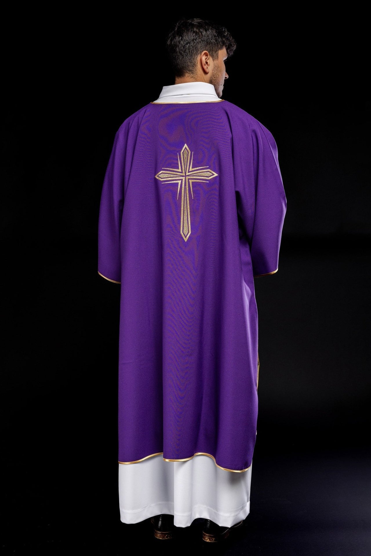 Dalmatyka Liturgiczna Fioletowa ze Złotym Krzyżem - Komplet ze Stułą - SZATYLITURGICZNE.PL