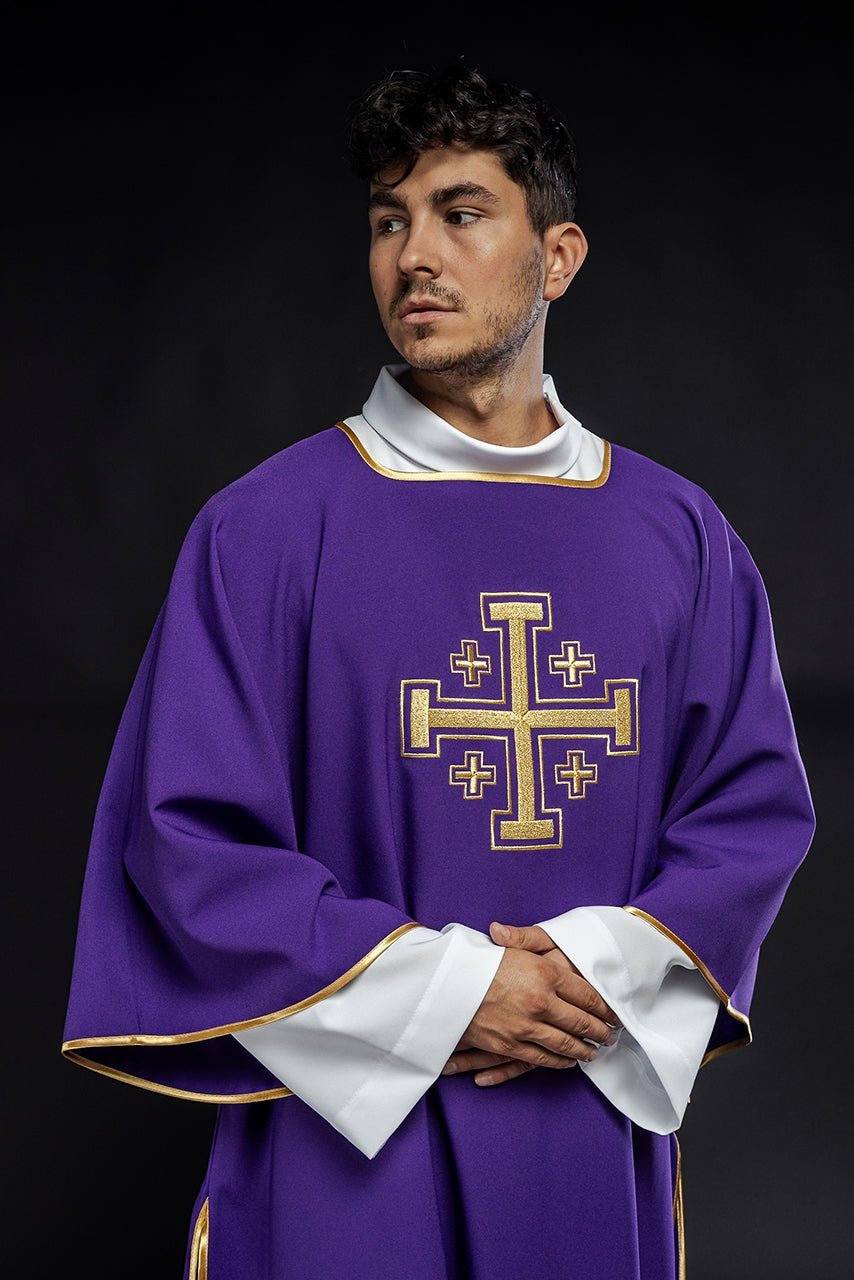 Dalmatyka Liturgiczna Fioletowa ze Złotym Krzyżem - Komplet ze Stułą - SZATYLITURGICZNE.PL