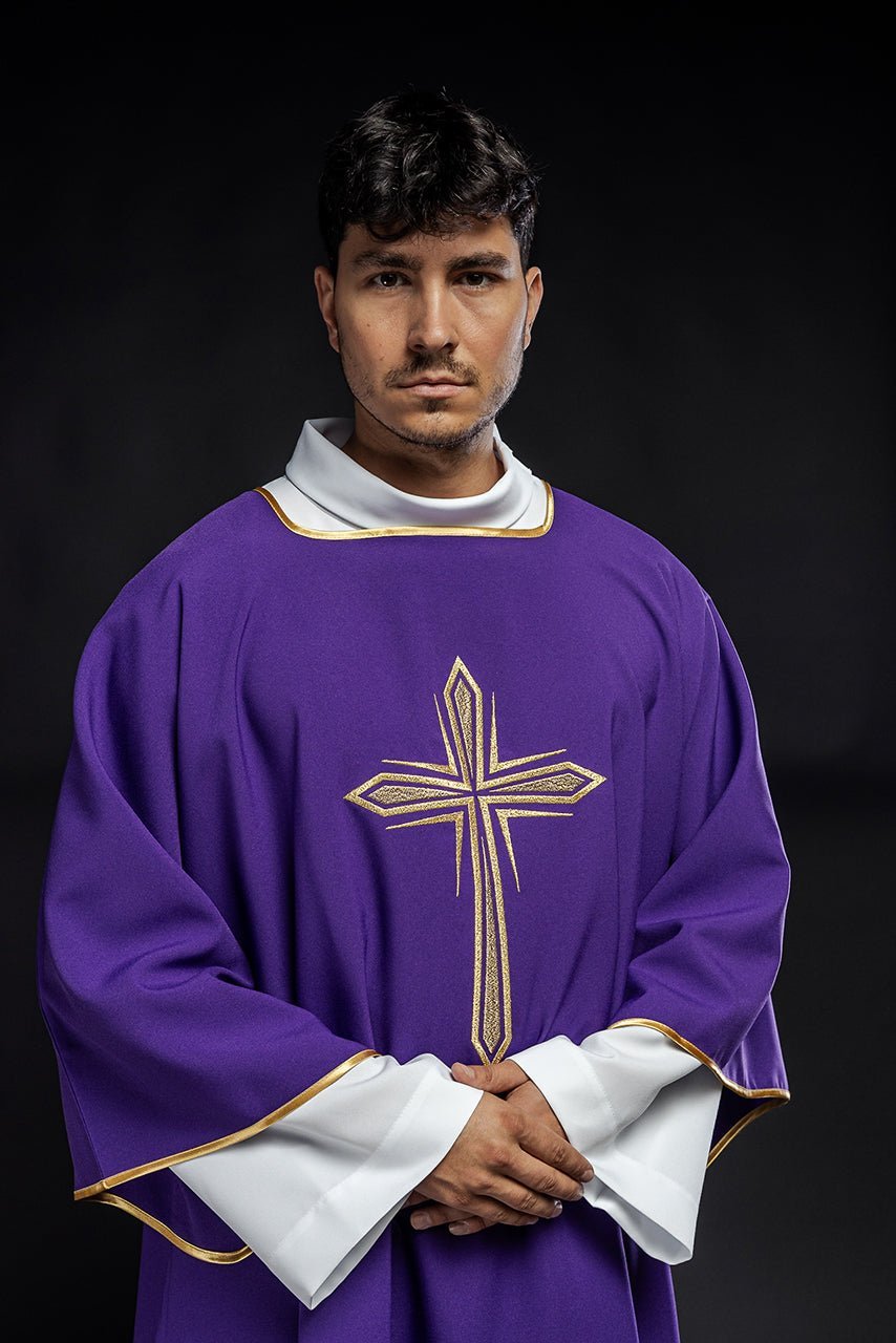 Dalmatyka Liturgiczna Fioletowa ze Złotym Krzyżem - Komplet ze Stułą - SZATYLITURGICZNE.PL