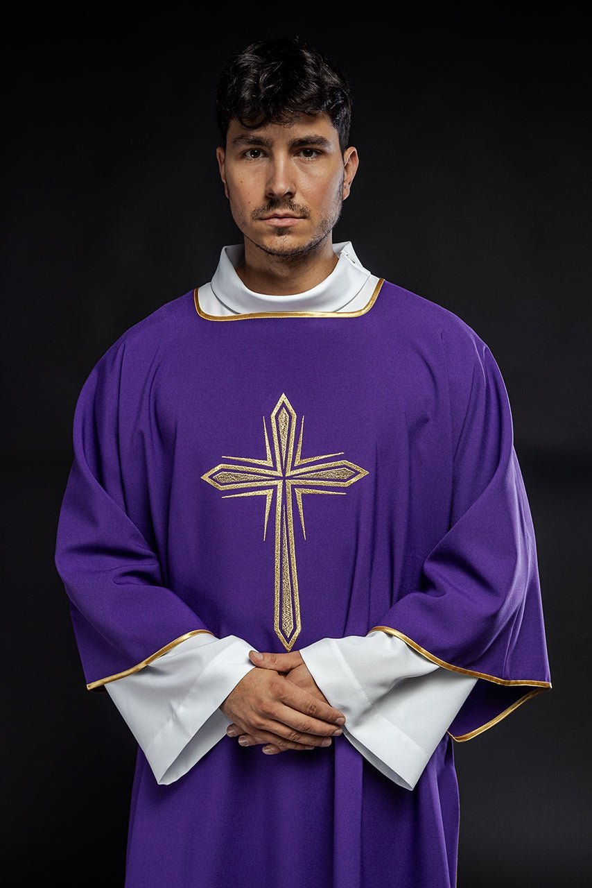 Dalmatyka Liturgiczna Fioletowa ze Złotym Krzyżem - Komplet ze Stułą - SZATYLITURGICZNE.PL