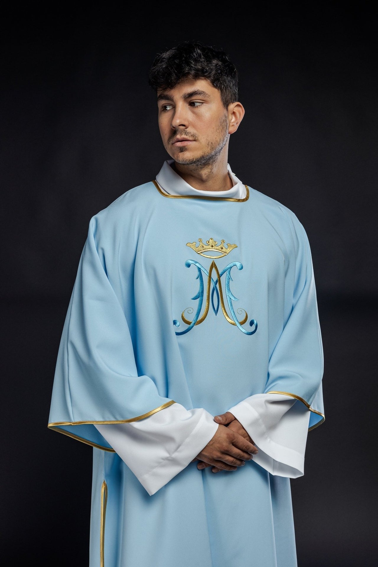 Dalmatyka Liturgiczna Niebieska z Haftem Maryjnym - Polska Produkcja - SZATYLITURGICZNE.PL