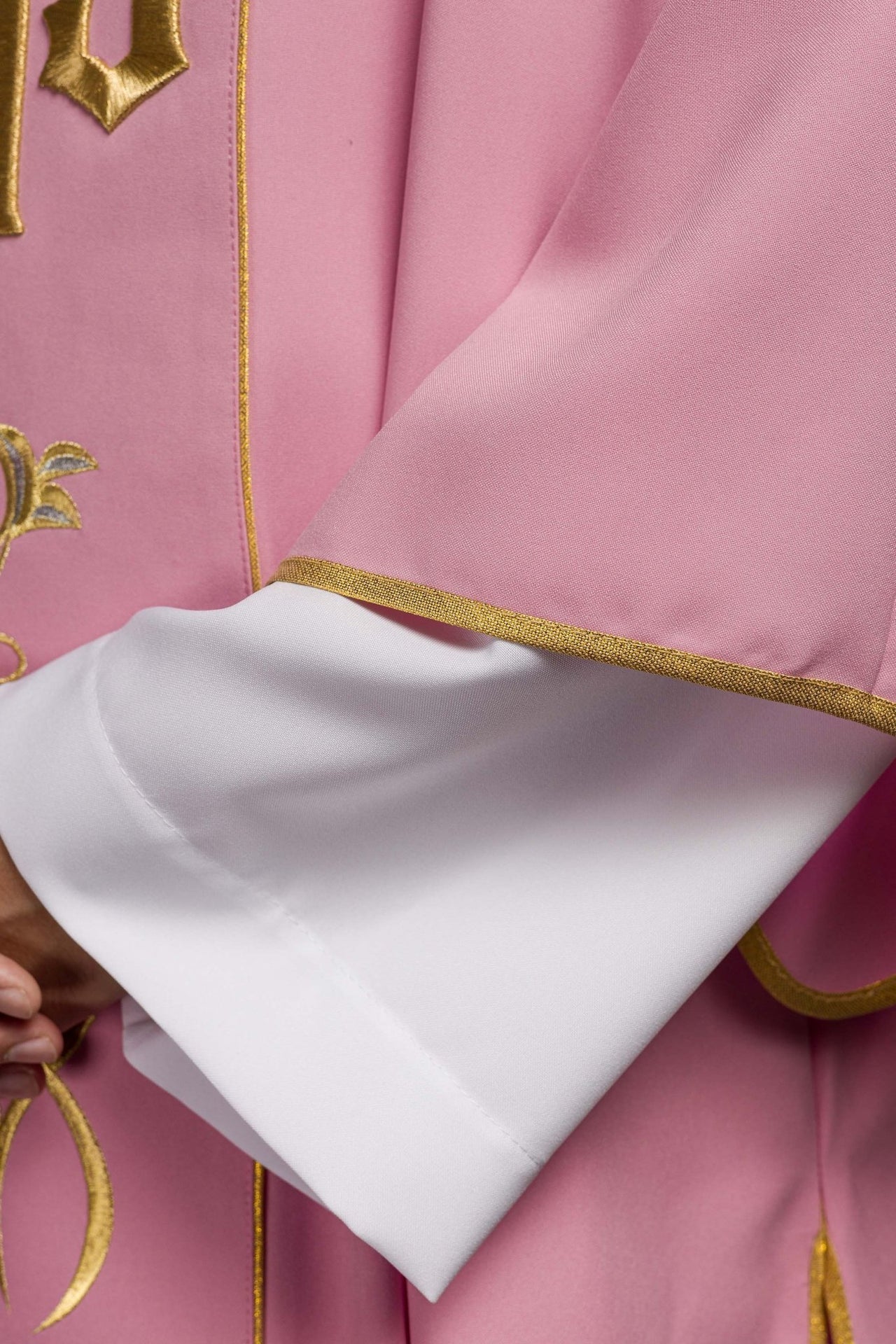 Dalmatyka Liturgiczna Różowa z Haftem IHS - Stuła w Komplecie - SZATYLITURGICZNE.PL