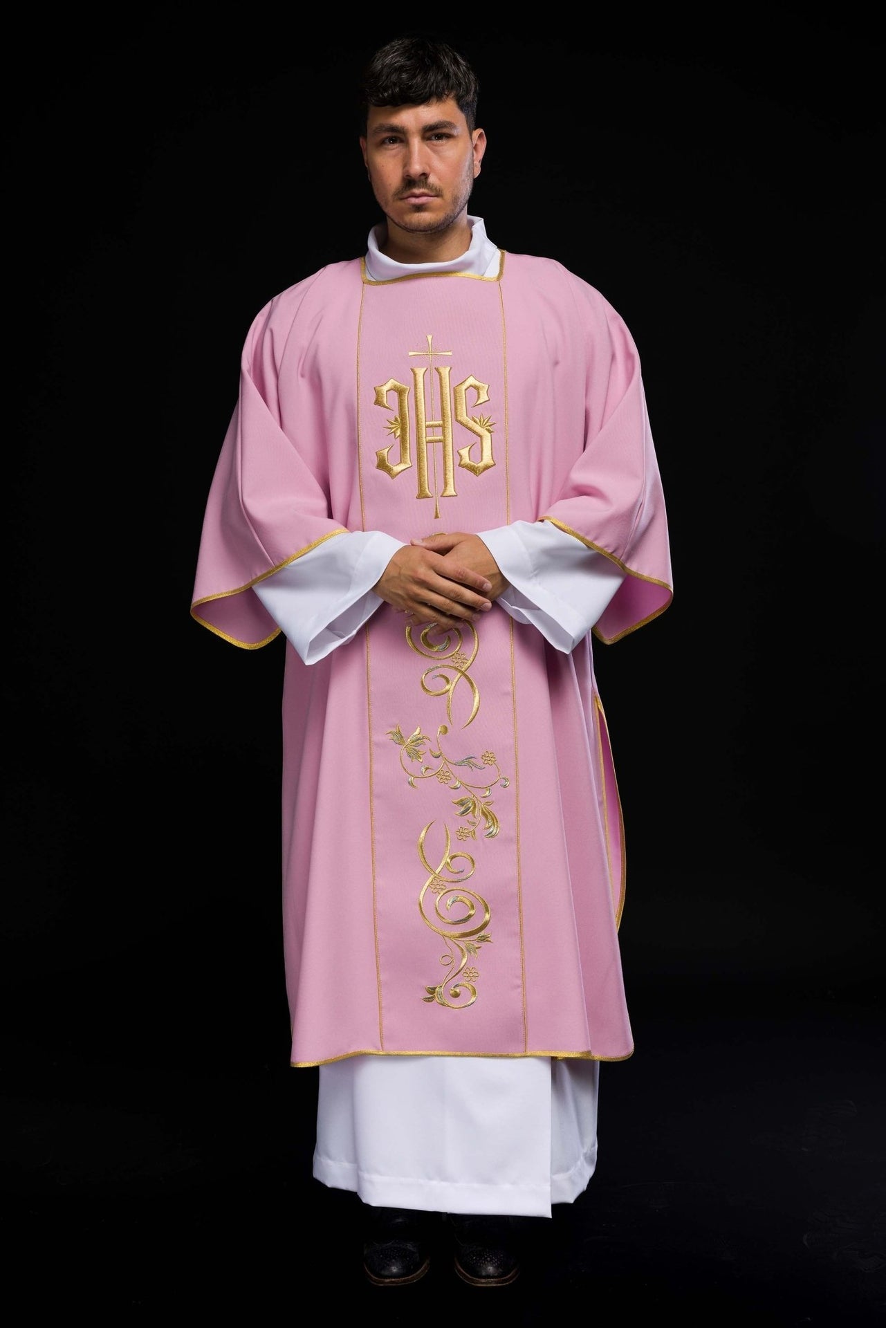 Dalmatyka Liturgiczna Różowa z Haftem IHS - Stuła w Komplecie - SZATYLITURGICZNE.PL