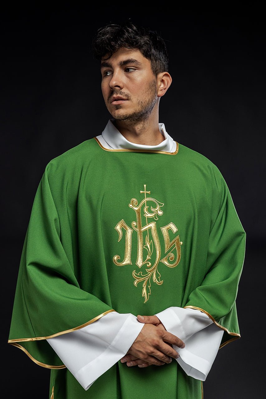 Dalmatyka Liturgiczna Zielona Haft IHS - Komplet ze Stułą - SZATYLITURGICZNE.PL