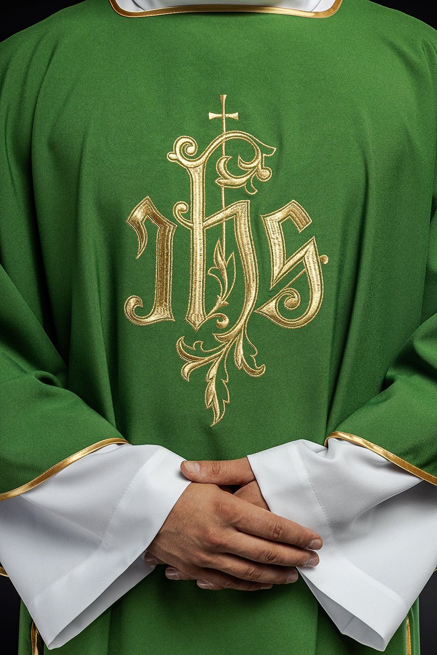 Dalmatyka Liturgiczna Zielona Haft IHS - Komplet ze Stułą - SZATYLITURGICZNE.PL