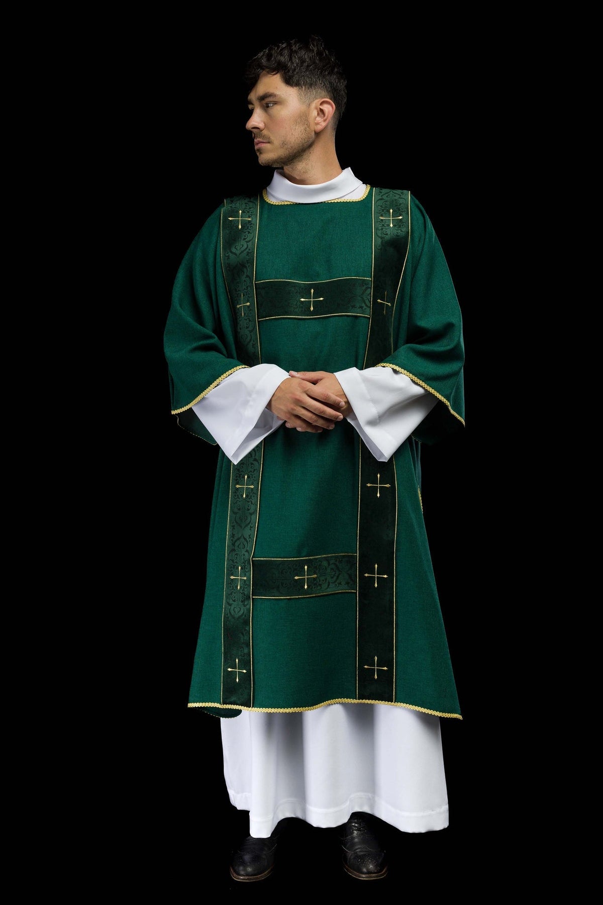 Dalmatyka Liturgiczna Zielona z Aksamitnymi Pasami i Złotym Krzyżem - SZATYLITURGICZNE.PL