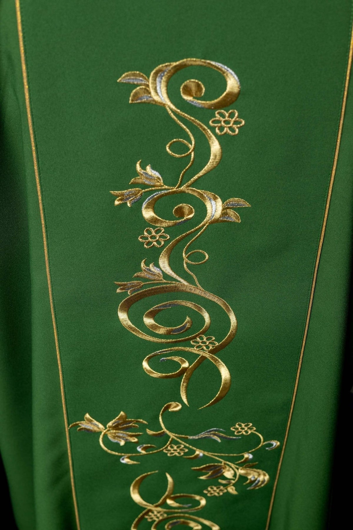 Dalmatyka Liturgiczna Zielona z Haftem IHS - Komplet ze Stułą - SZATYLITURGICZNE.PL
