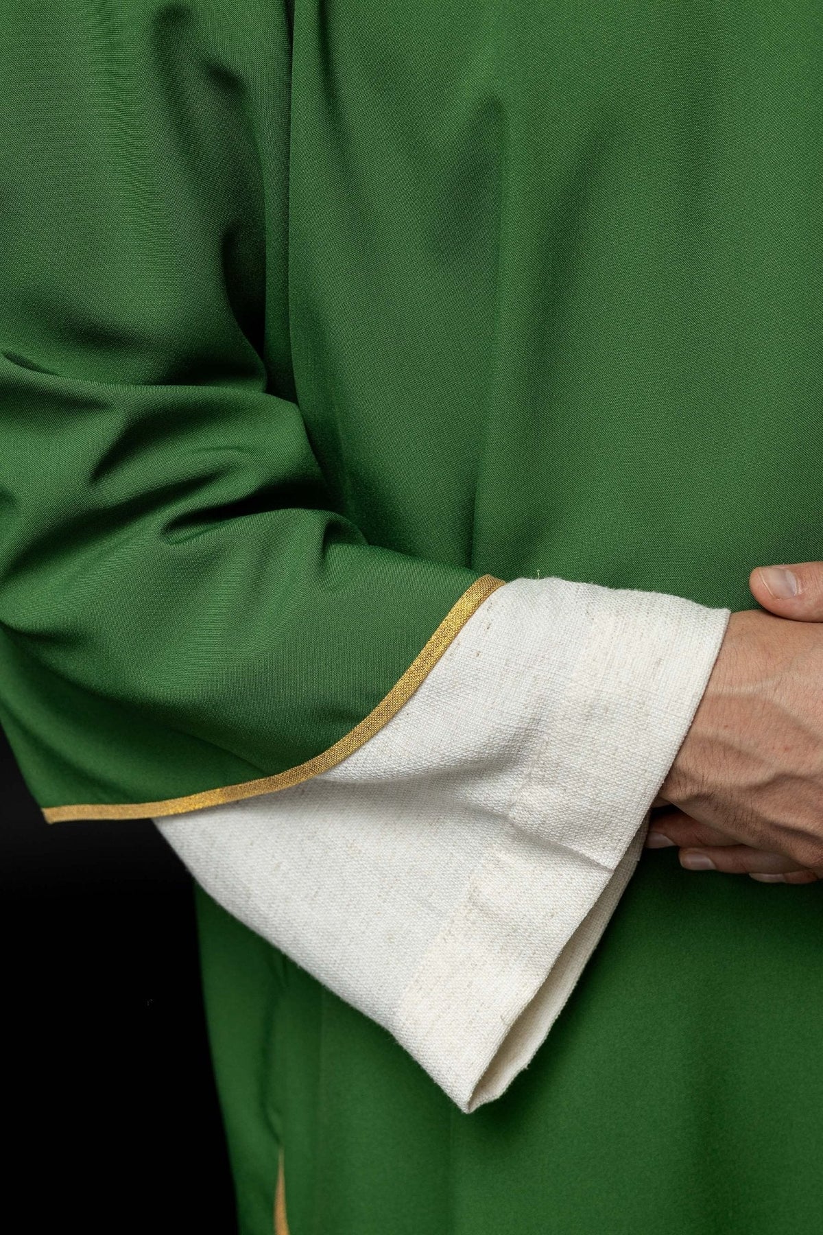Dalmatyka Liturgiczna Zielona ze Złotą Lamówką - Gładka Tkanina - SZATYLITURGICZNE.PL