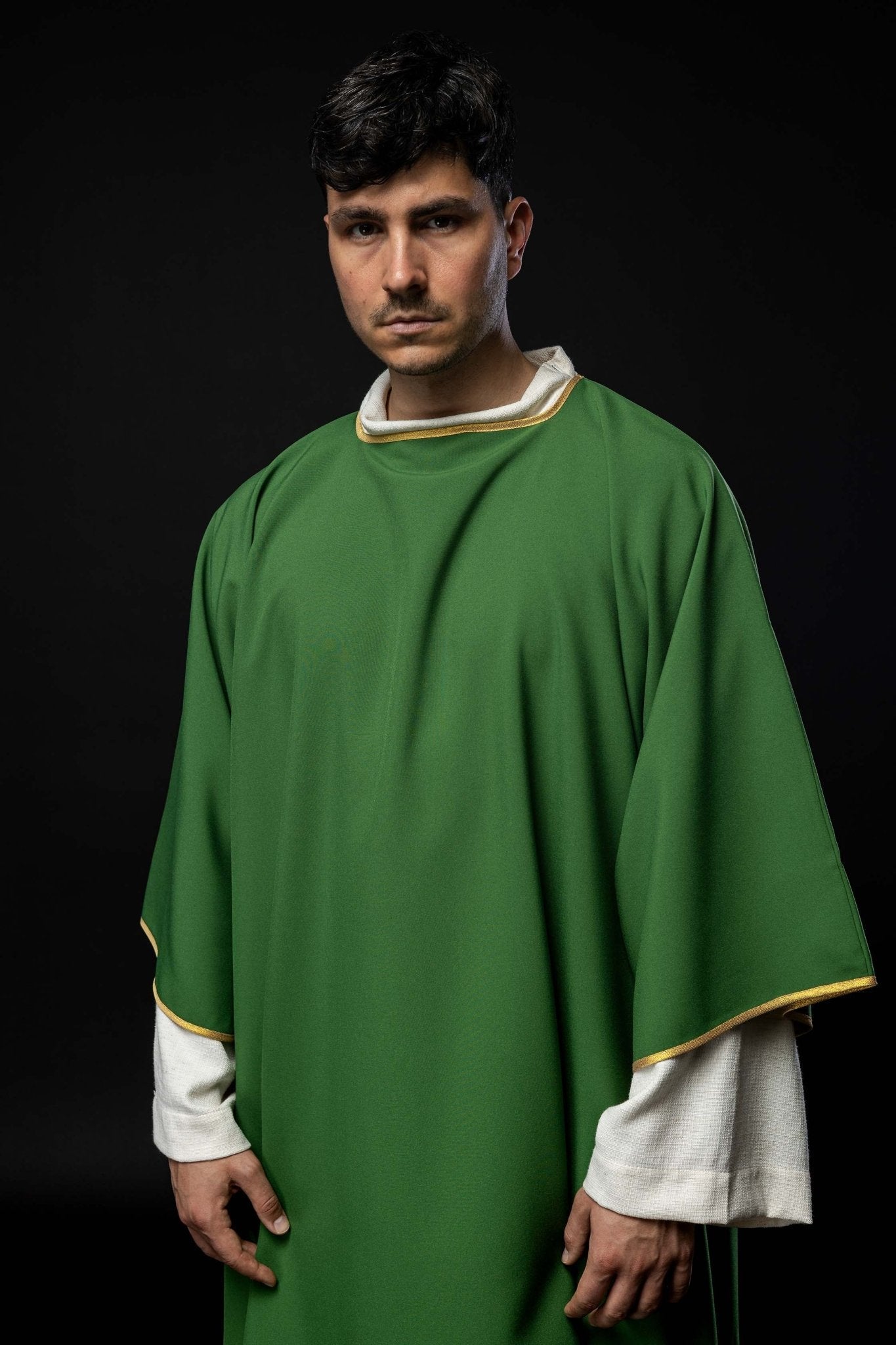 Dalmatyka Liturgiczna Zielona ze Złotą Lamówką - Gładka Tkanina - SZATYLITURGICZNE.PL