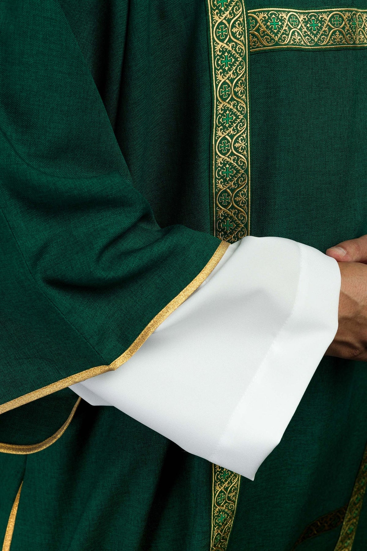 Dalmatyka Liturgiczna Zielona ze Złotą Tasiemką Żakardową - SZATYLITURGICZNE.PL
