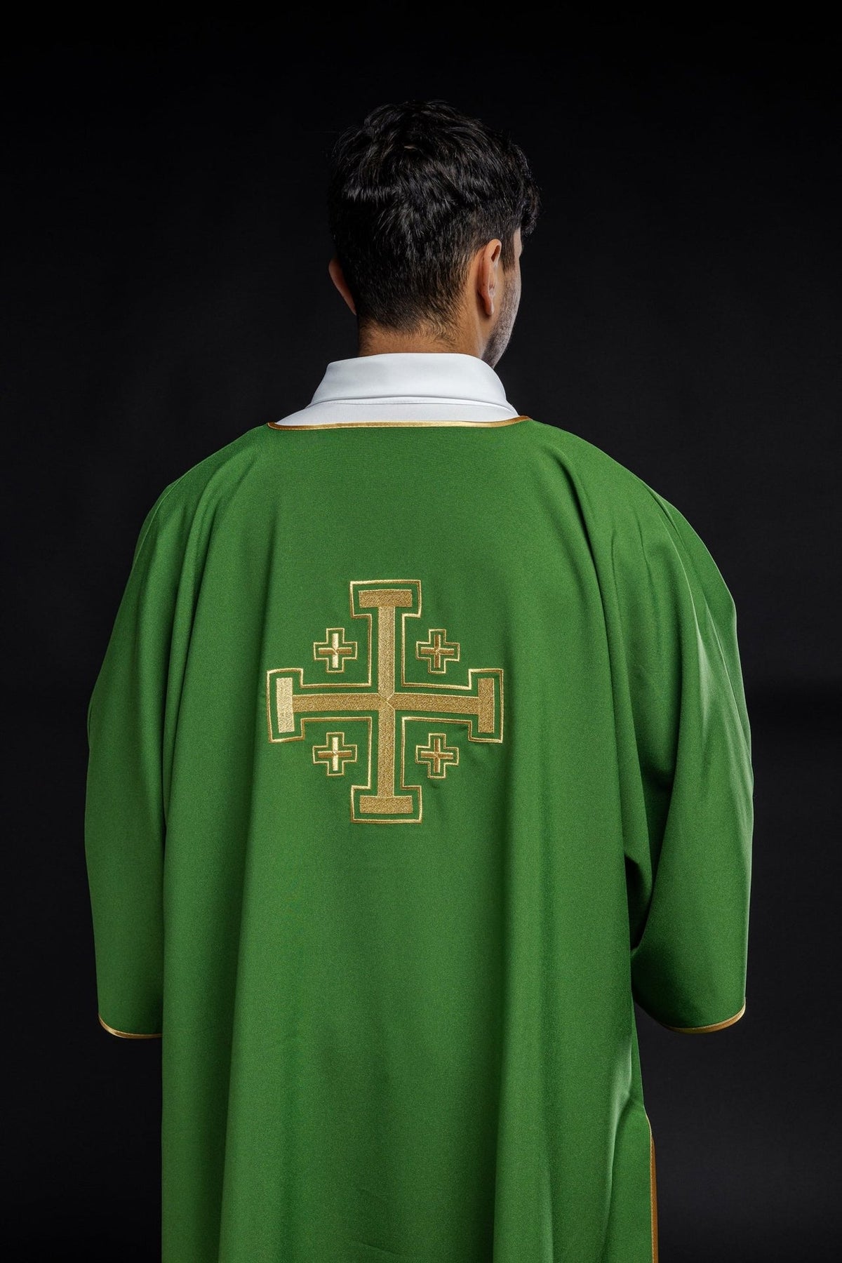 Dalmatyka Liturgiczna Zielona ze Złotym Krzyżem Haftowanym - SZATYLITURGICZNE.PL