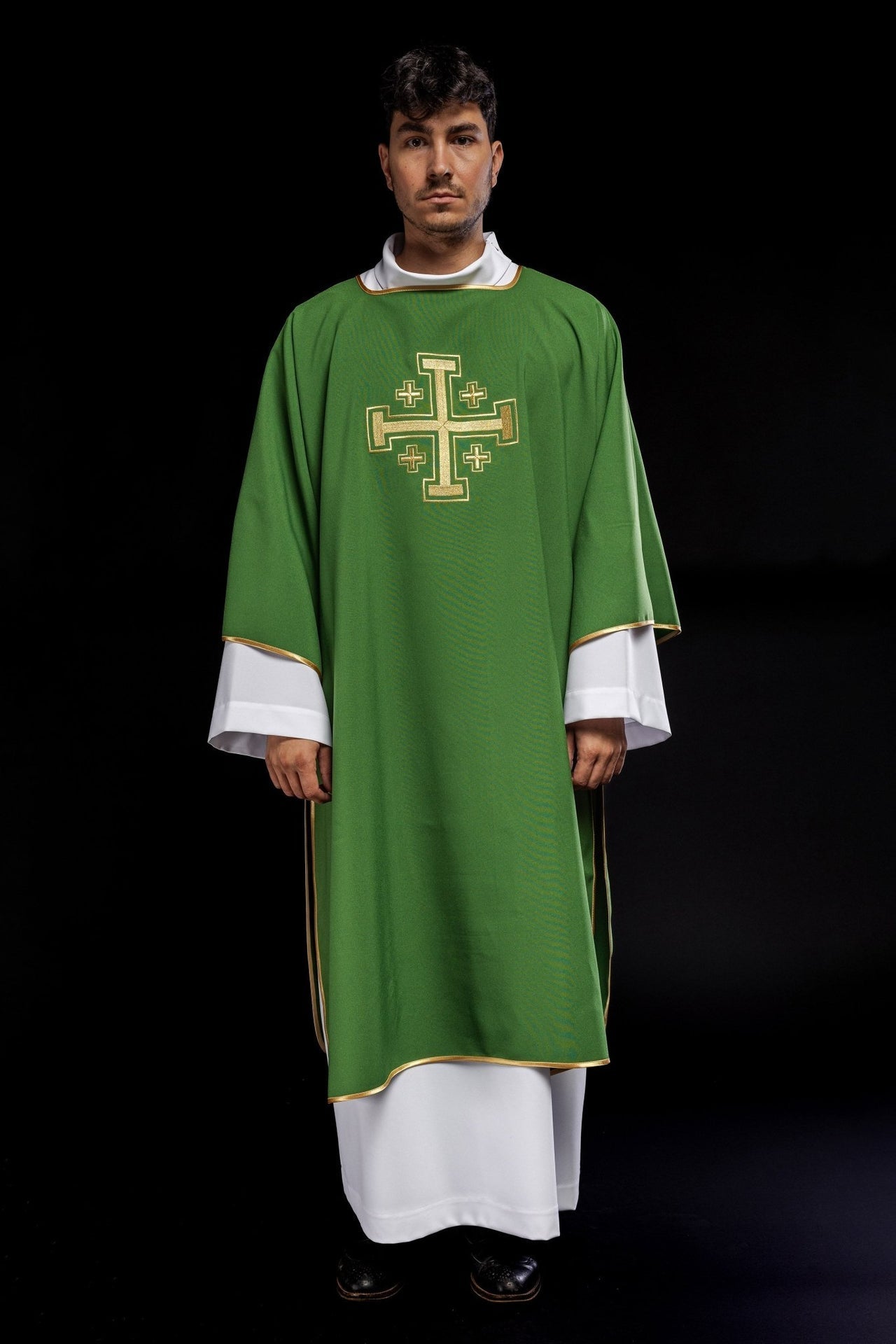 Dalmatyka Liturgiczna Zielona ze Złotym Krzyżem Haftowanym - SZATYLITURGICZNE.PL