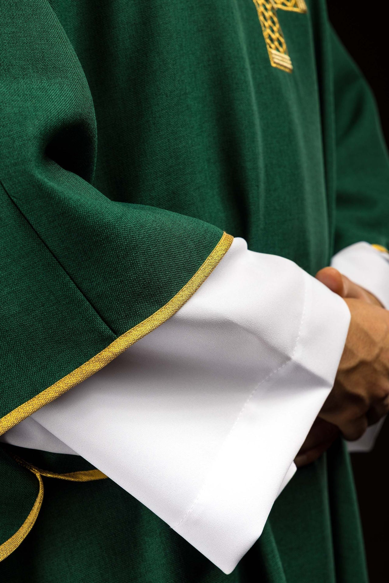 Dalmatyka Liturgiczna Zielona ze Złotymi Krzyżami i Kołnierzem - SZATYLITURGICZNE.PL