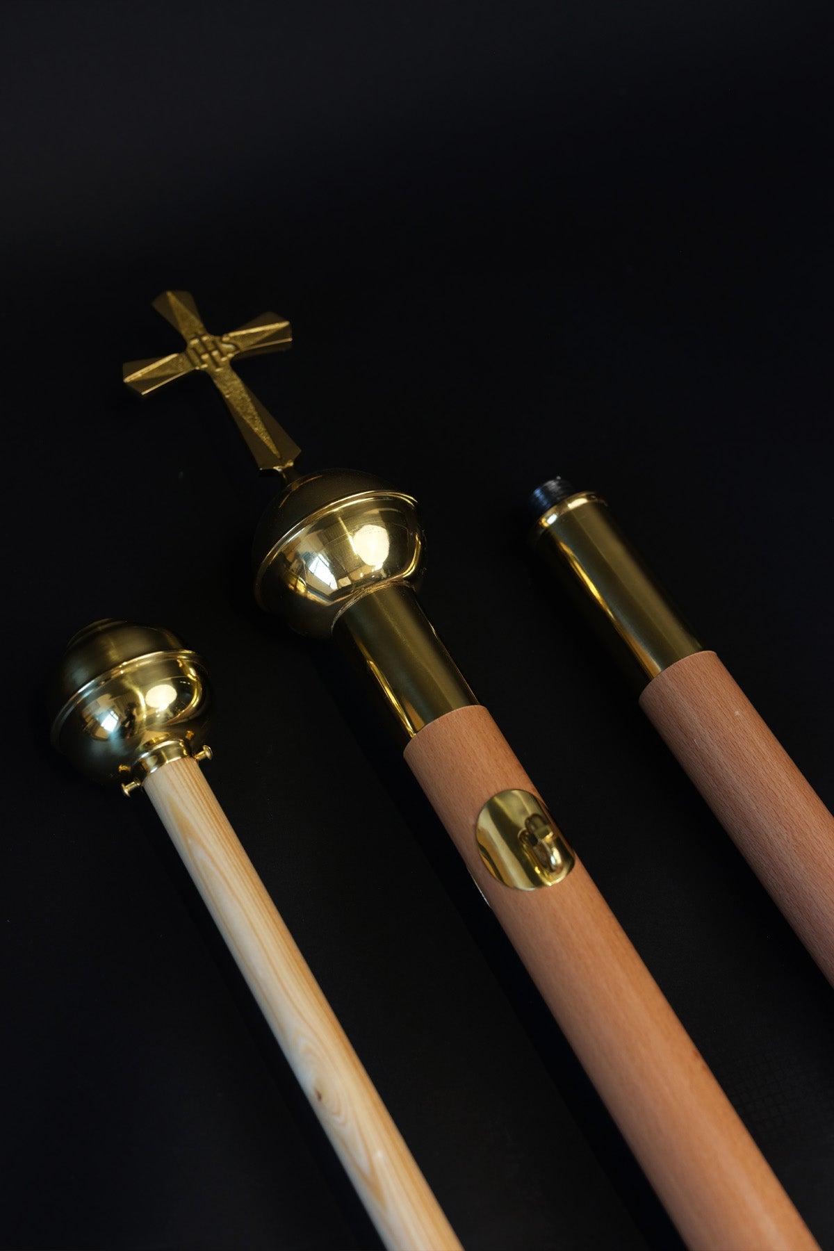 Drzewiec do chorągwi z jasnego drewna - SZATYLITURGICZNE.PL