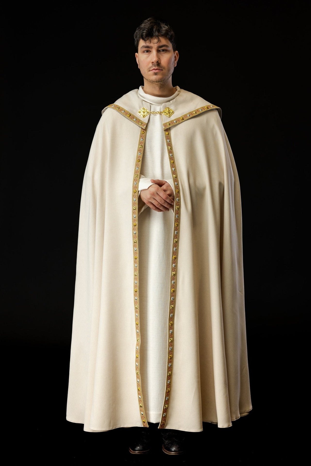 Ecru kapa liturgiczna z złotym IHS - SZATYLITURGICZNE.PL
