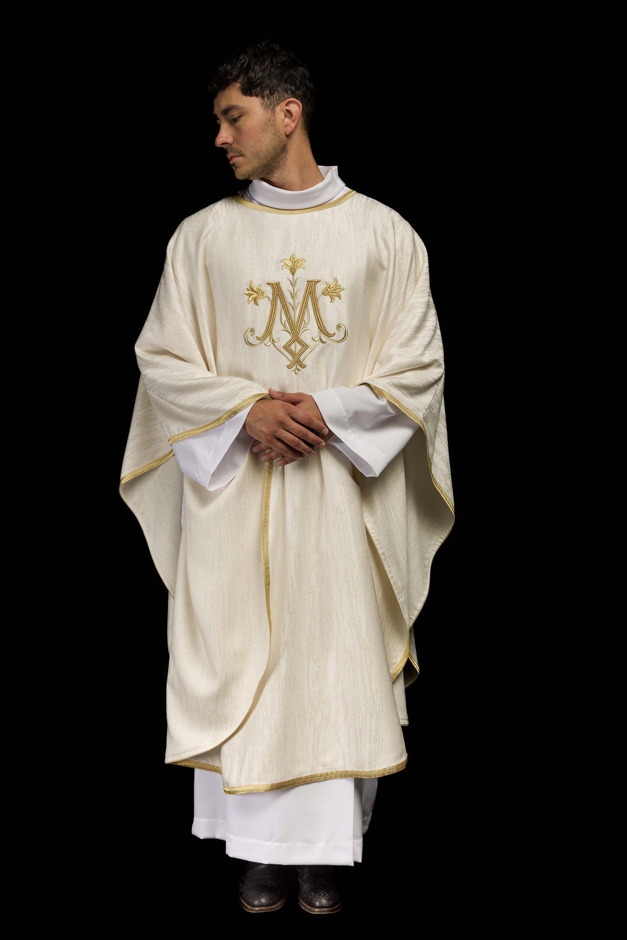 Ecru Ornat Maryjny z Haftem Złotym - Polska Produkcja - SZATYLITURGICZNE.PL