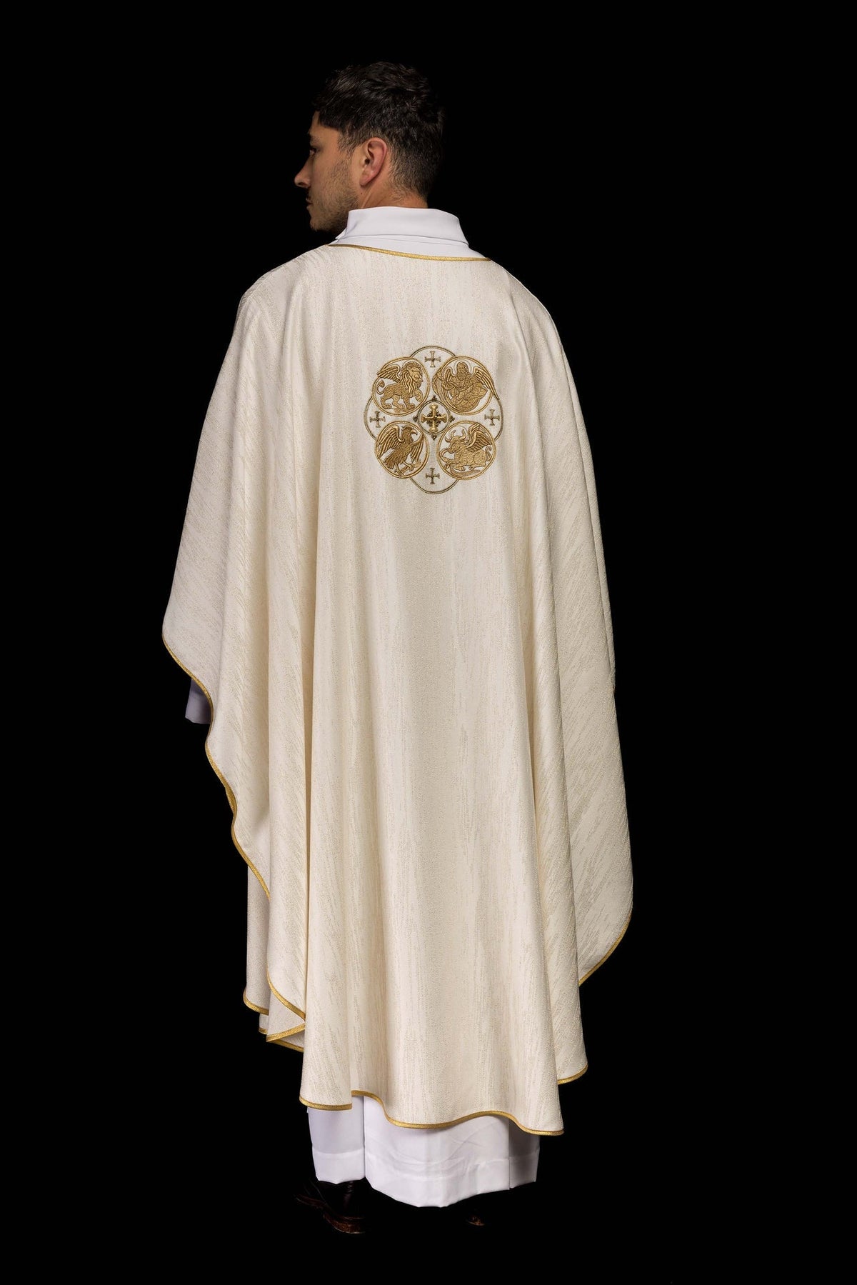 Ecru Ornat z Haftem 4 Ewangelistów - Elegancka Tkanina Liturgiczna - SZATYLITURGICZNE.PL