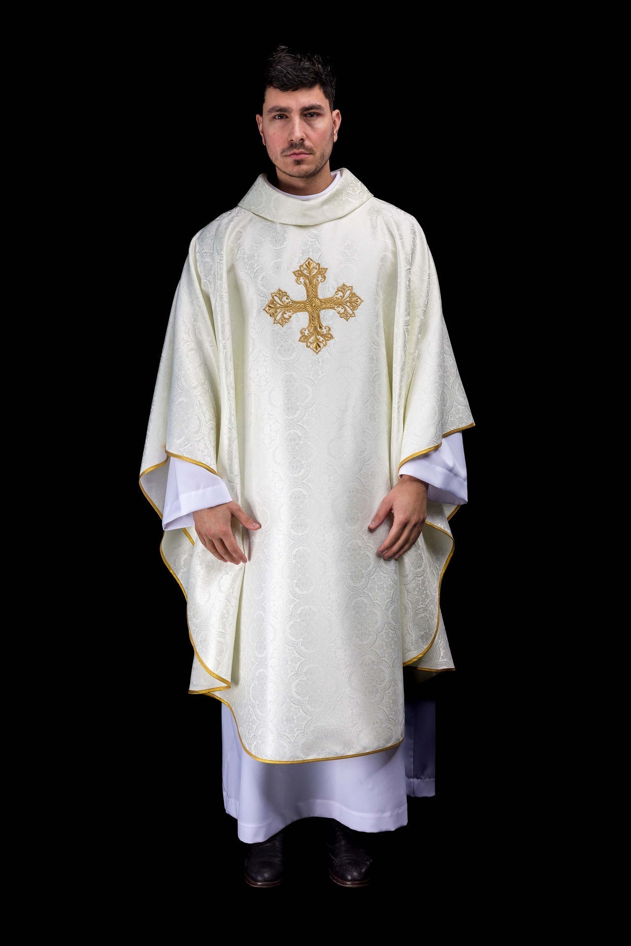 Ecru ornat z krzyżem tkanina żakardowa - SZATYLITURGICZNE.PL
